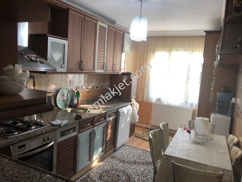 Emlakçıdan İzmir Buca Göksu Mahallesi 3+1 Satılık Müstakil 1.900.000 TL