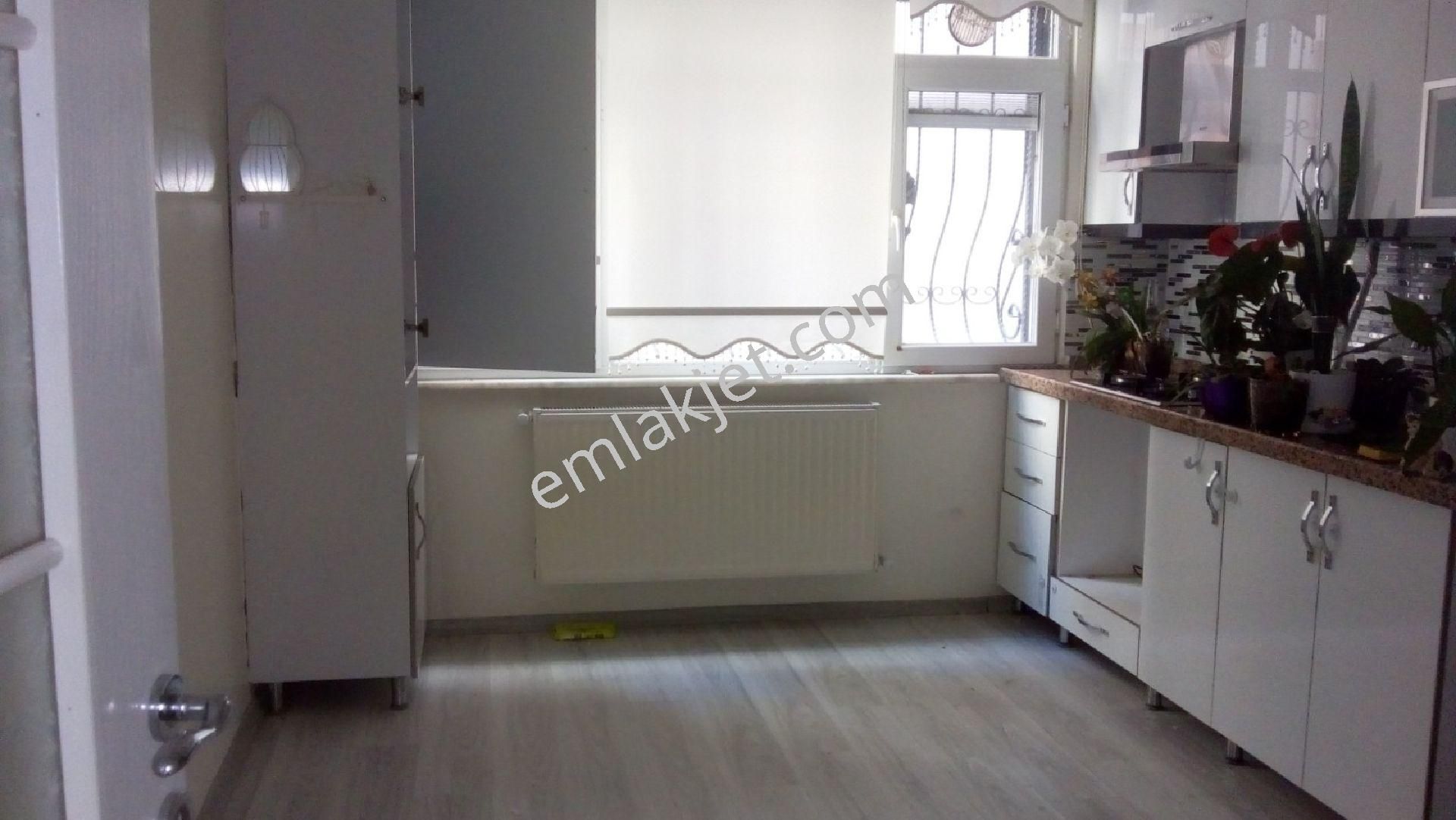 Emlakçıdan İstanbul Bahçelievler Soğanlı Mahallesi 2+1 Kiralık Daire 1.