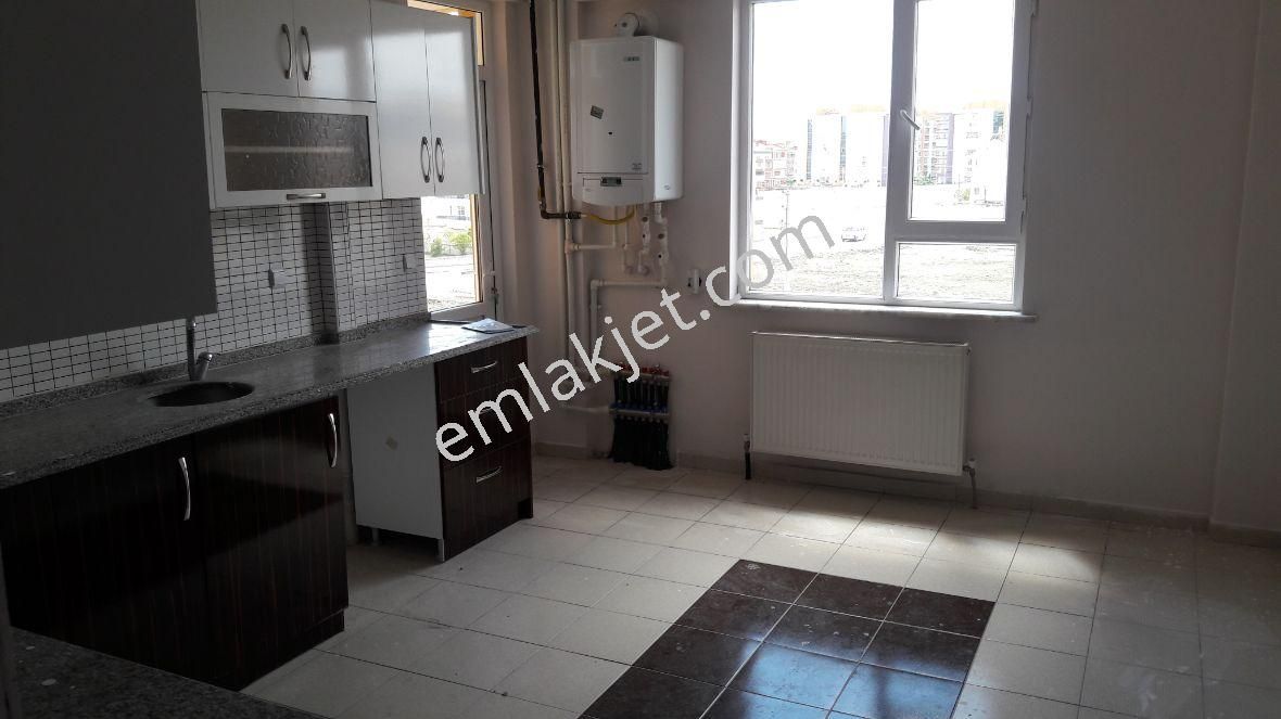 Emlakçıdan Konya Selçuklu Yazır Mahallesi 6+1 Kiralık Daire 1.500 TL