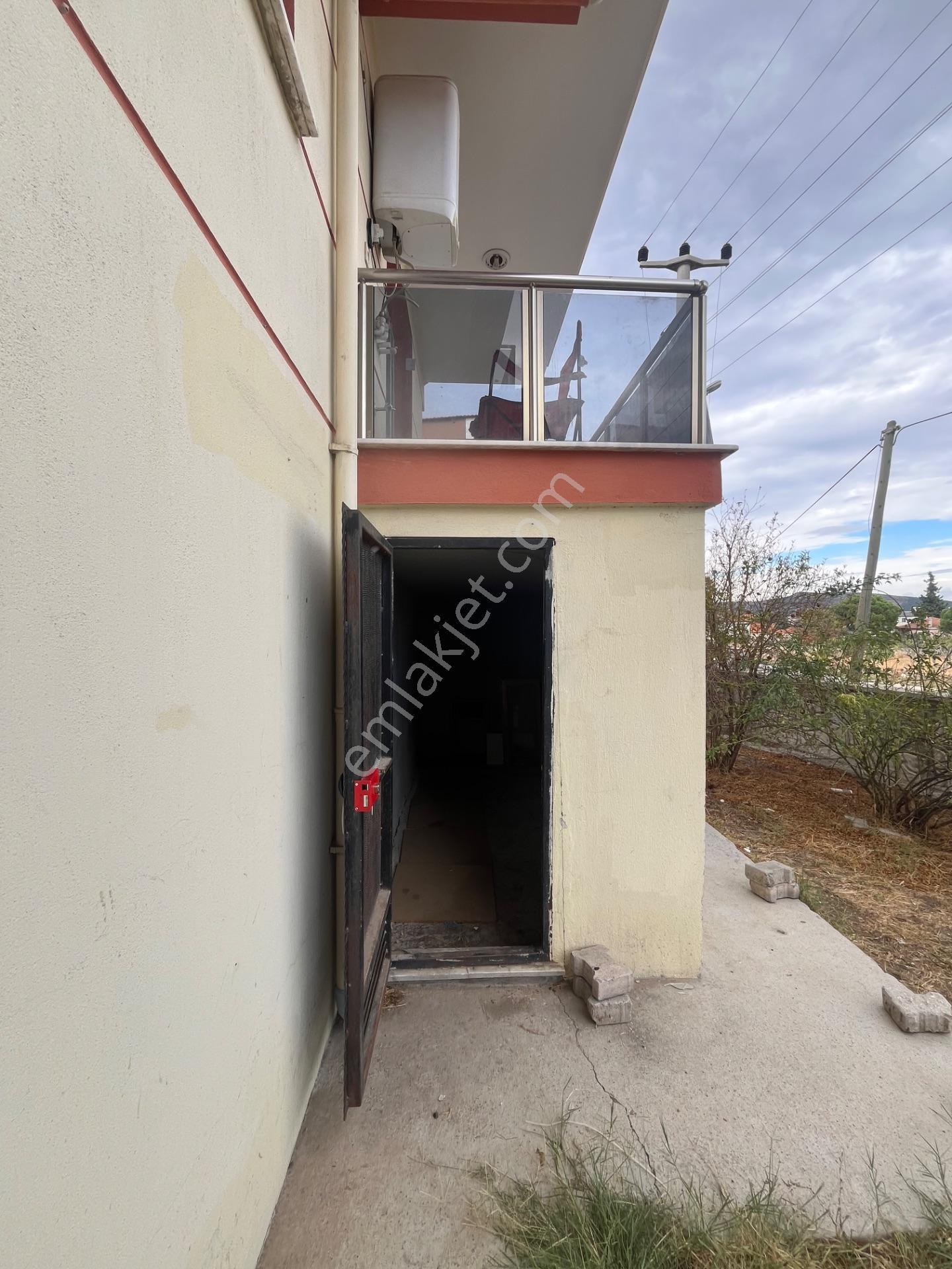 Foça Bağarasında Güzel Konuma Sahip Satılık 2+1 Fırsat Daire - Görsel 22