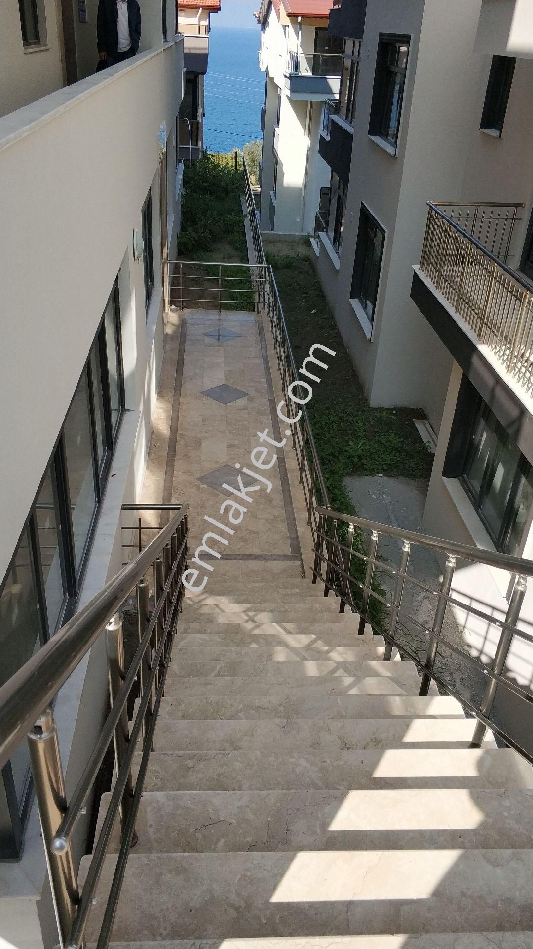 Emlakçıdan İzmir Dikili Gazipaşa Mahallesi 3+1 Satılık Daire 650.000 TL
