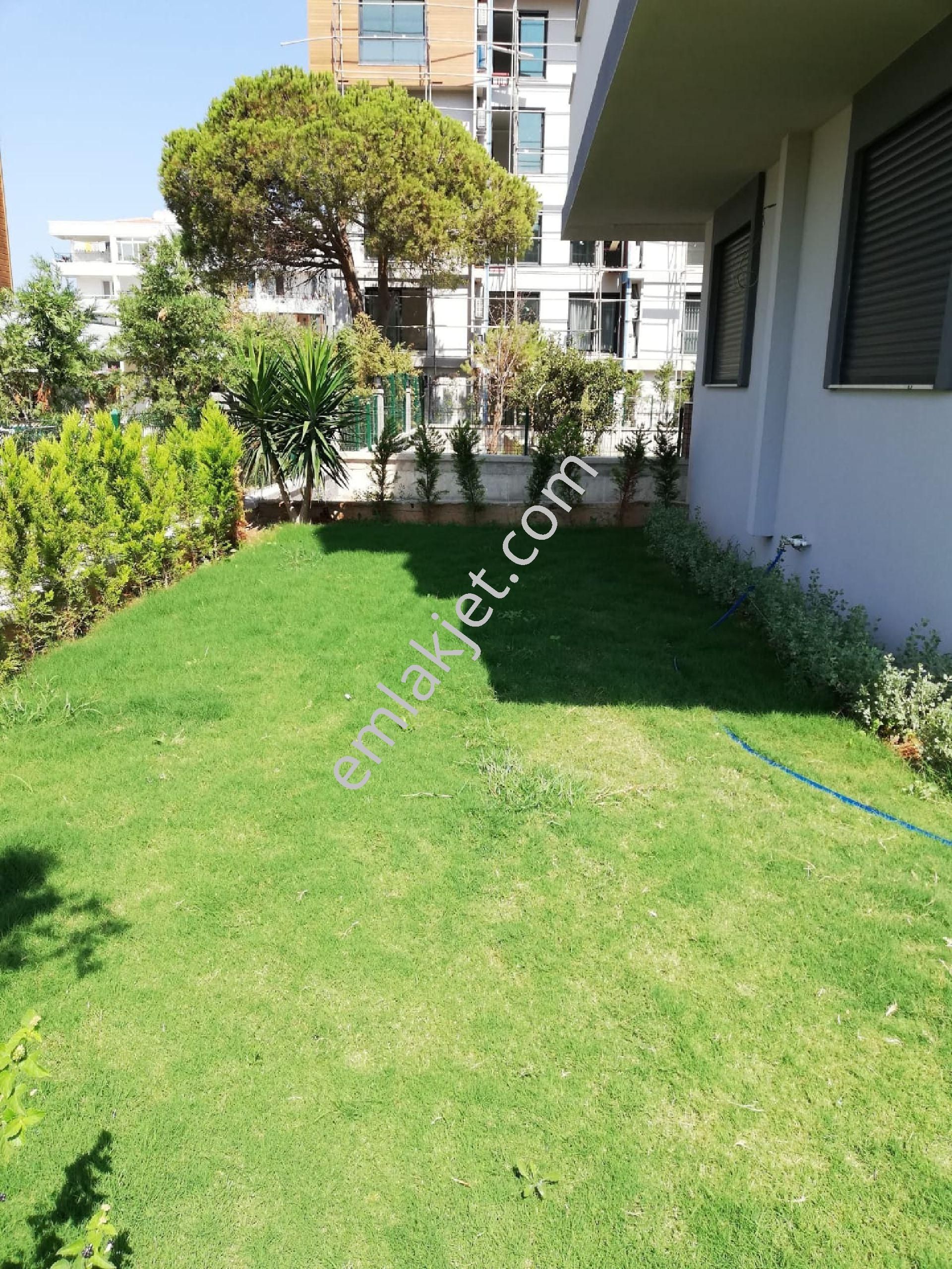 Emlakçıdan İzmir Güzelbahçe Maltepe Mahallesi 3+1 Kiralık Daire 5.500