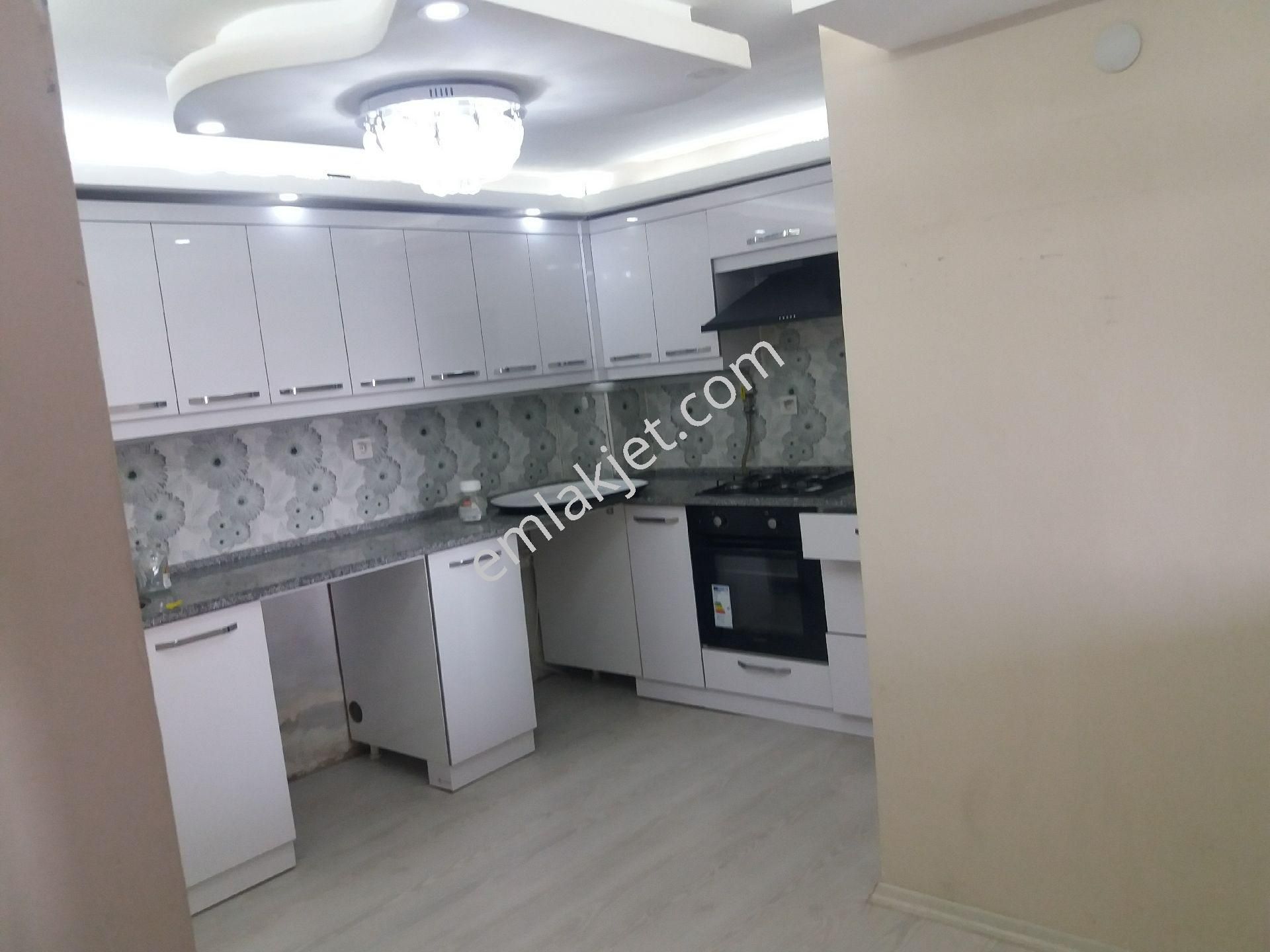 Emlakçıdan İzmir Karabağlar Uğur Mumcu Mahallesi 2+1 Kiralık Daire 3