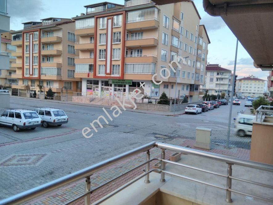 Emlakçıdan Konya Akşehir Yarenler Mahallesi 3+1 Kiralık Daire 1.100 TL