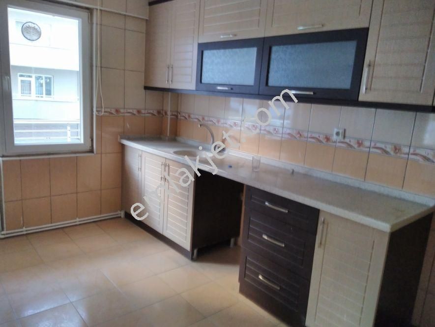 Emlakçıdan Konya Akşehir Yarenler Mahallesi 3+1 Kiralık Daire 1.100 TL