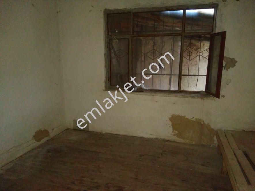 Emlakçıdan Konya Akşehir Yeni Mahallesi 3+1 Satılık Daire 150.000 TL