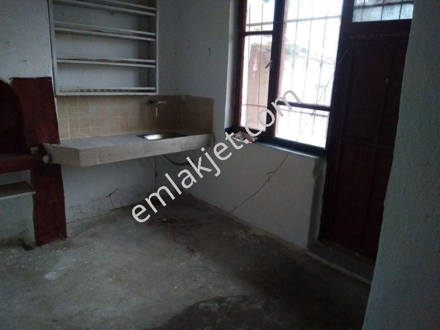 Emlakçıdan Konya Akşehir Yeni Mahallesi 3+1 Satılık Daire 150.000 TL
