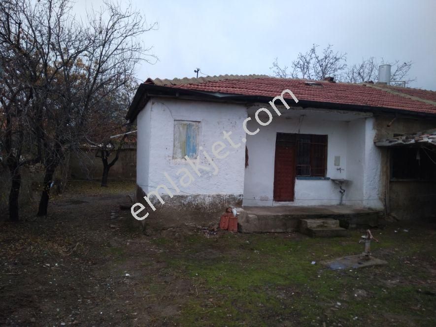 Emlakçıdan Konya Akşehir Yeni Mahallesi 3+1 Satılık Daire 150.000 TL