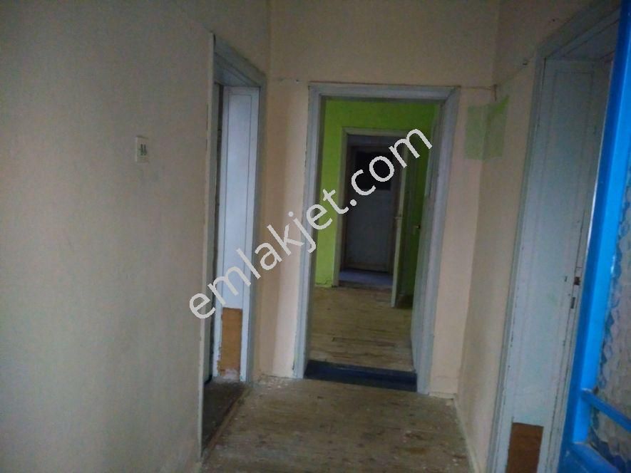 Emlakçıdan Konya Akşehir Yeni Mahallesi 3+1 Satılık Daire 150.000 TL