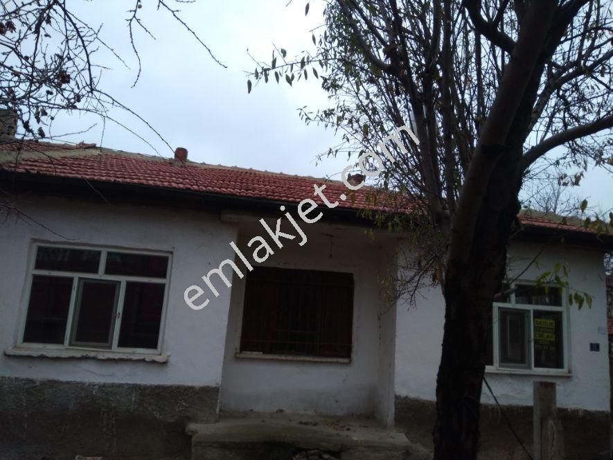 Emlakçıdan Konya Akşehir Yeni Mahallesi 3+1 Satılık Daire 150.000 TL