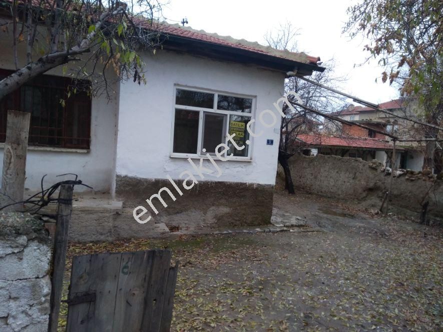 Emlakçıdan Konya Akşehir Yeni Mahallesi 3+1 Satılık Daire 150.000 TL