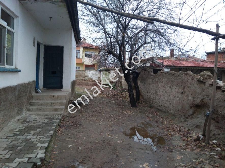 Emlakçıdan Konya Akşehir Yeni Mahallesi 3+1 Satılık Daire 150.000 TL