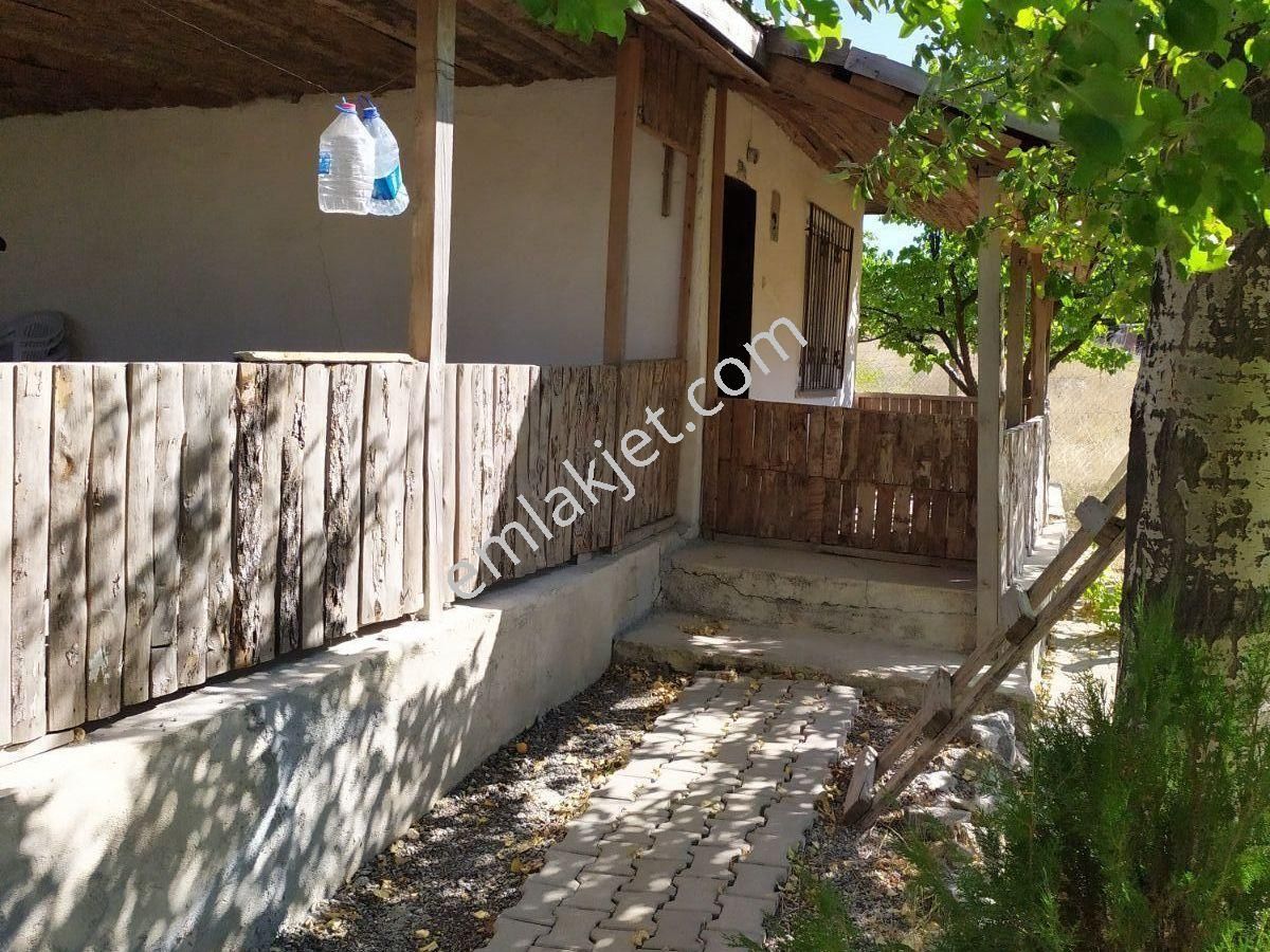 Emlakçıdan Ankara Mamak Kıbrısköy Mahallesi 2+1 Satılık Köy Evi 185.000