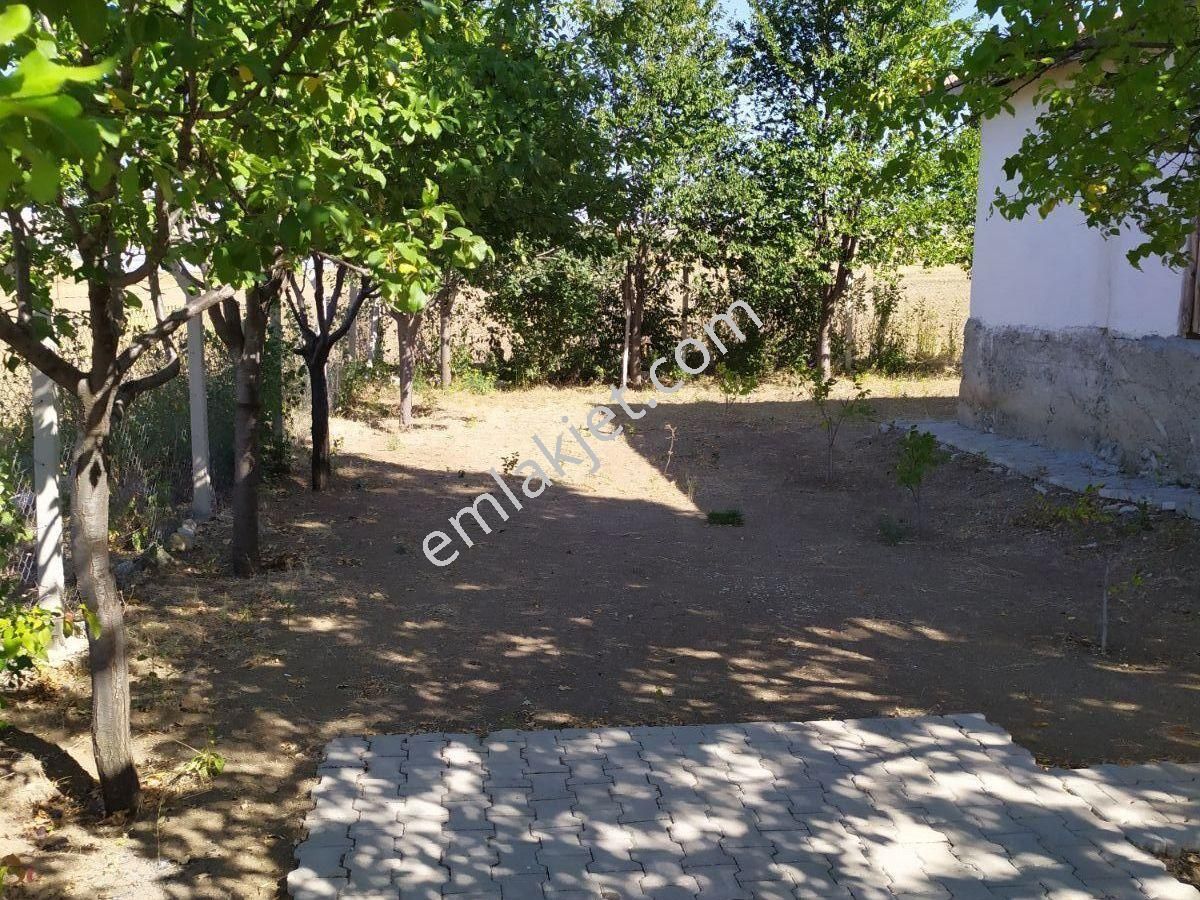 Emlakçıdan Ankara Mamak Kıbrısköy Mahallesi 2+1 Satılık Köy Evi 185.000