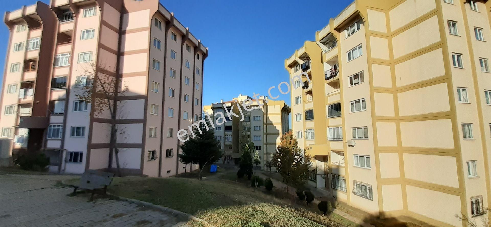 Emlakçıdan Kocaeli Çayırova Cumhuriyet Mahallesi 2+1 Satılık Daire 220