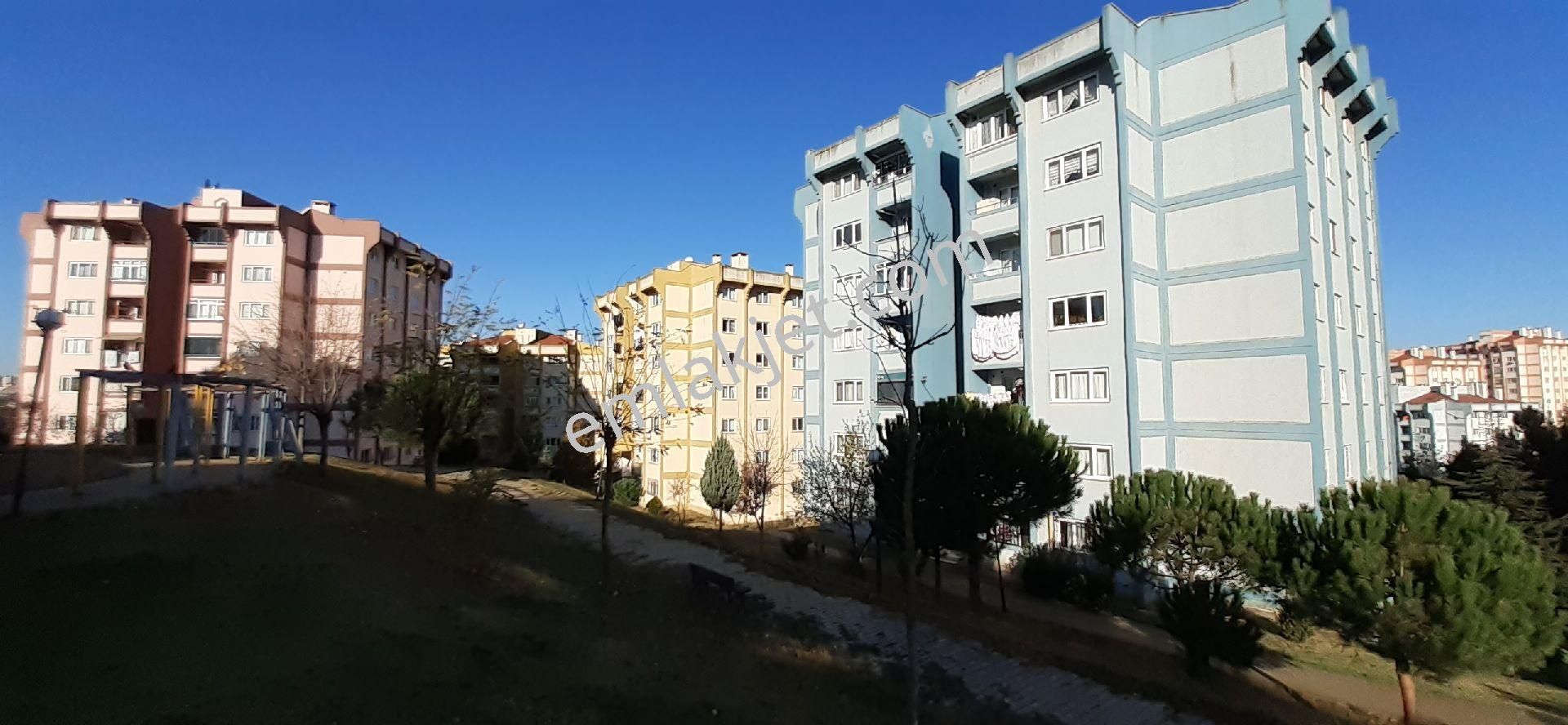 Emlakçıdan Kocaeli Çayırova Cumhuriyet Mahallesi 2+1 Satılık Daire 220