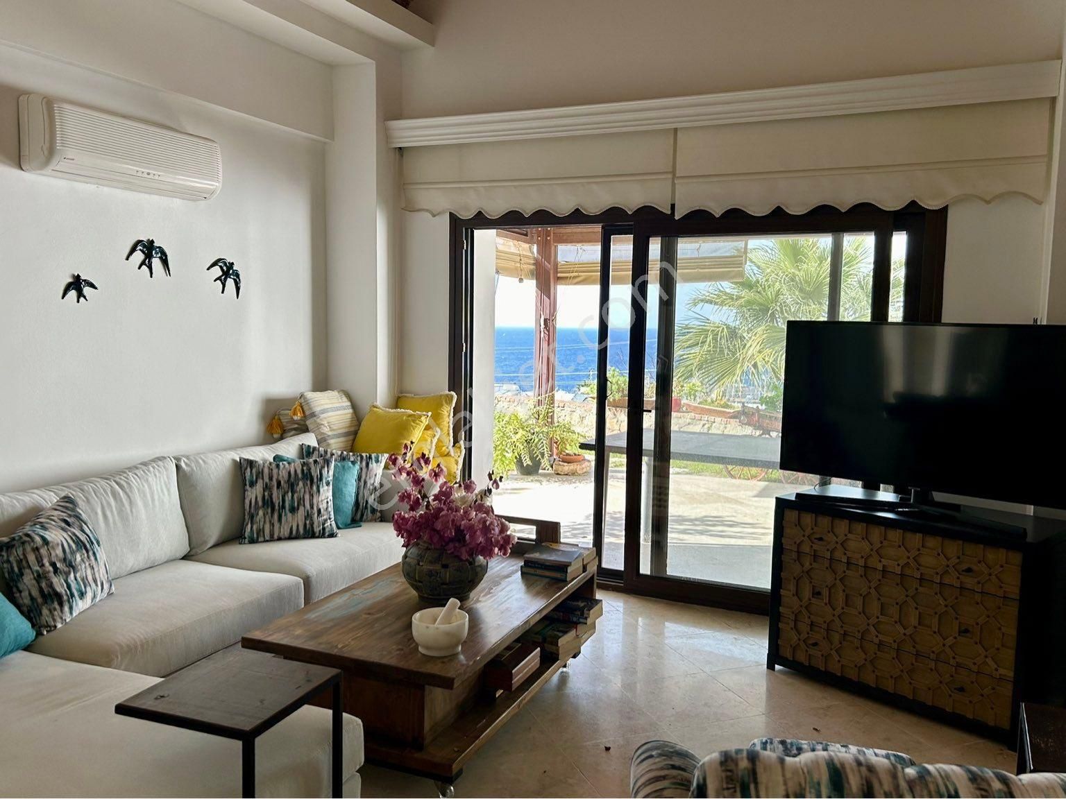 Bodrum Gümüşlük Kesintisiz Manzaralı Geniş Bahçeli Tasarım Villa