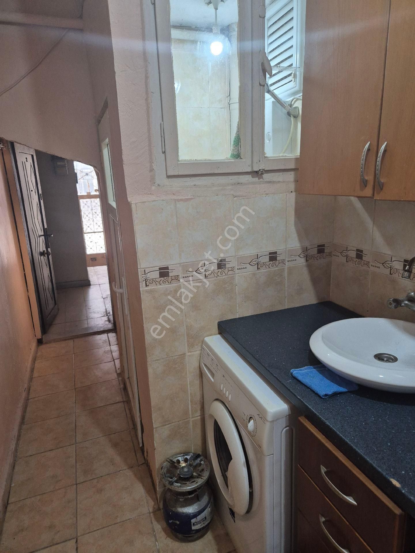 Gop Merkezde Kiralık Tek Kişilik Eşyalısütüdyo Daire