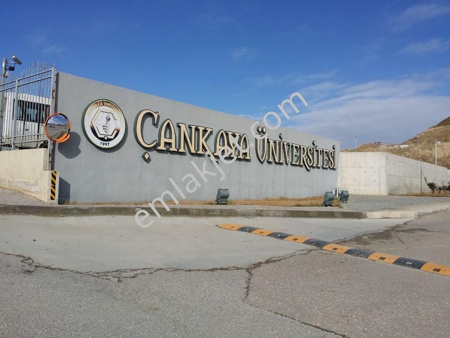 Emlakçıdan Ankara Etimesgut Yapracık Mahallesi 3+1 Satılık Daire 180.