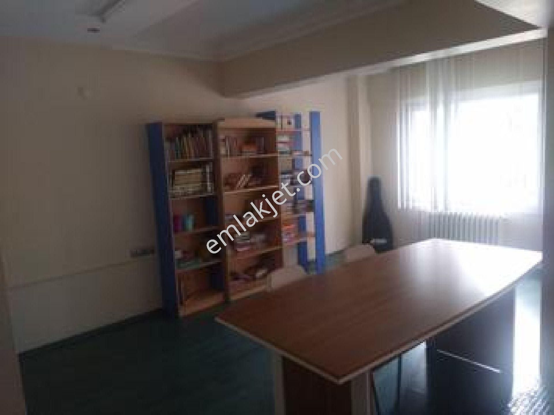 Emlakçıdan İstanbul Büyükçekmece Cumhuriyet Mahallesi 8+ Oda Kiralık