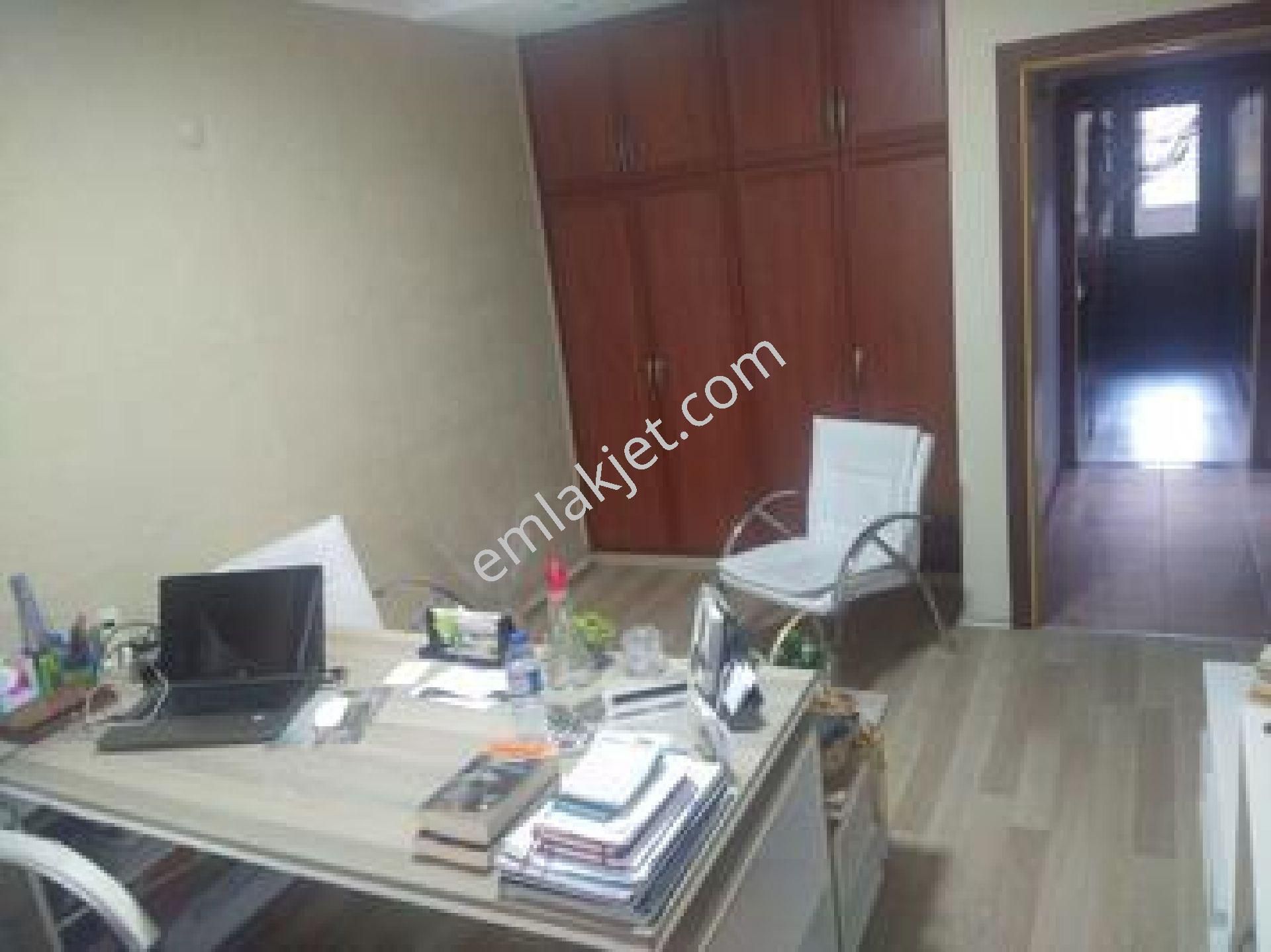 Emlakçıdan İstanbul Büyükçekmece Cumhuriyet Mahallesi 8+ Oda Kiralık