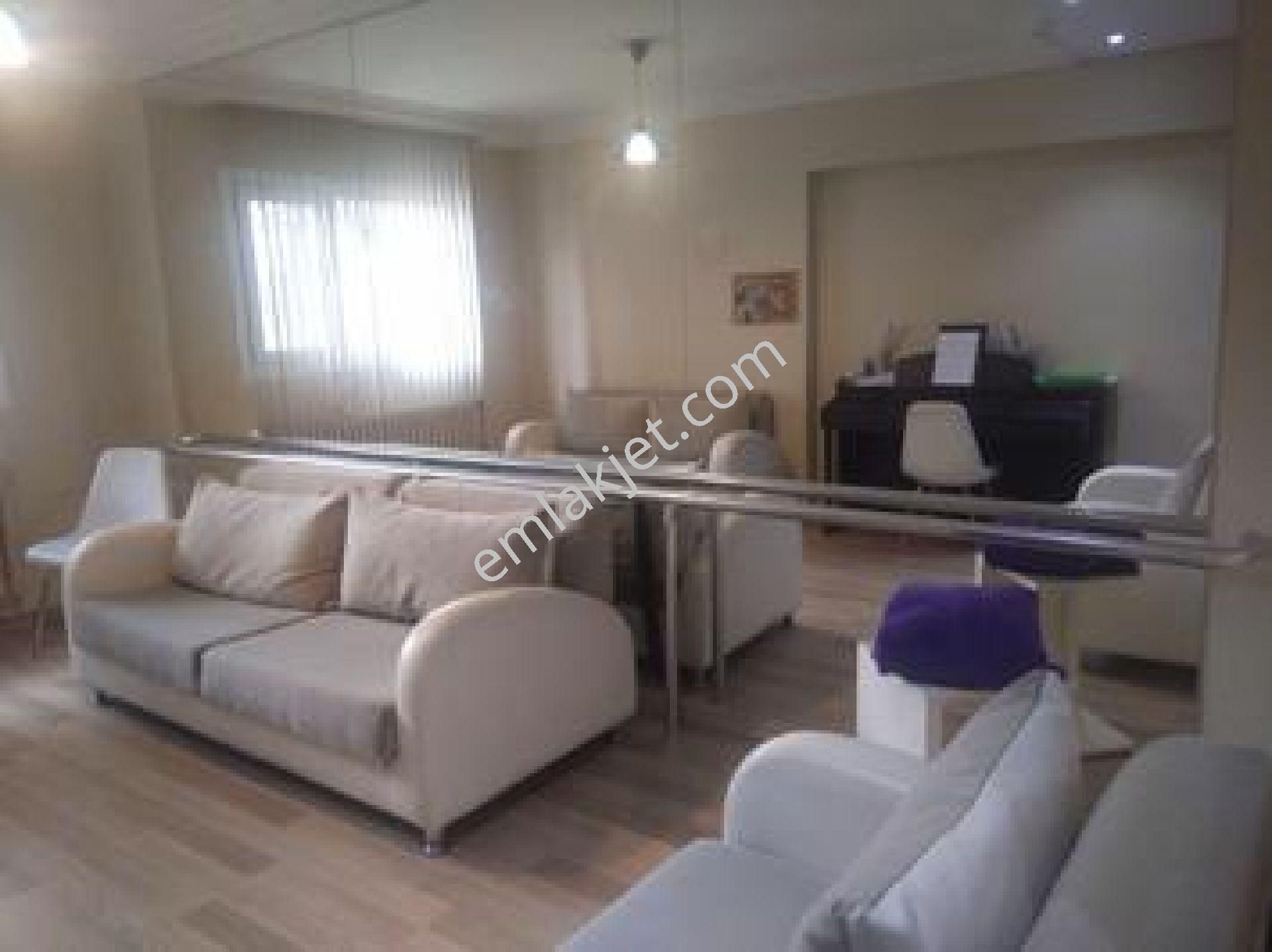 Emlakçıdan İstanbul Büyükçekmece Cumhuriyet Mahallesi 8+ Oda Kiralık