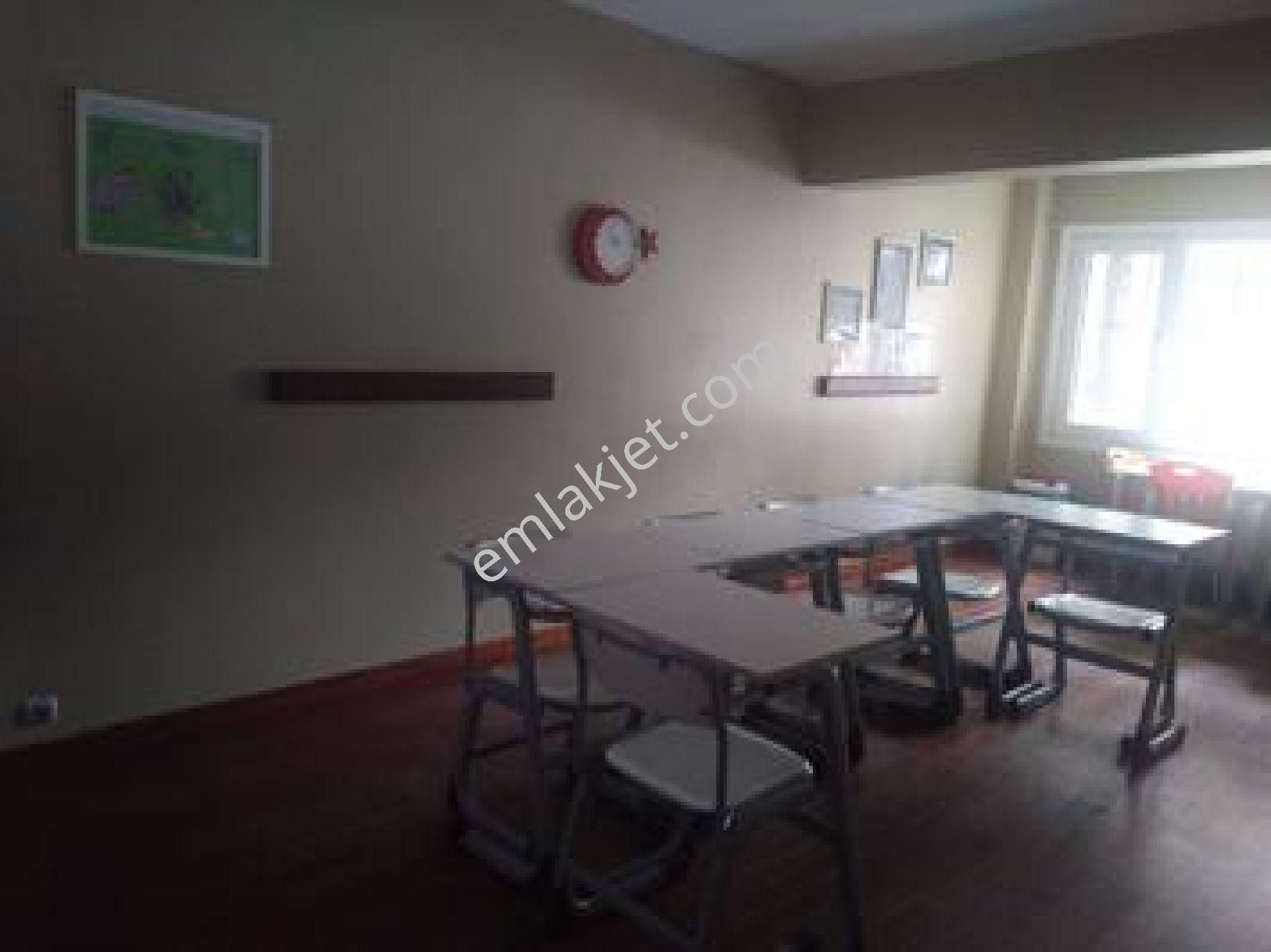 Emlakçıdan İstanbul Büyükçekmece Cumhuriyet Mahallesi 8+ Oda Kiralık