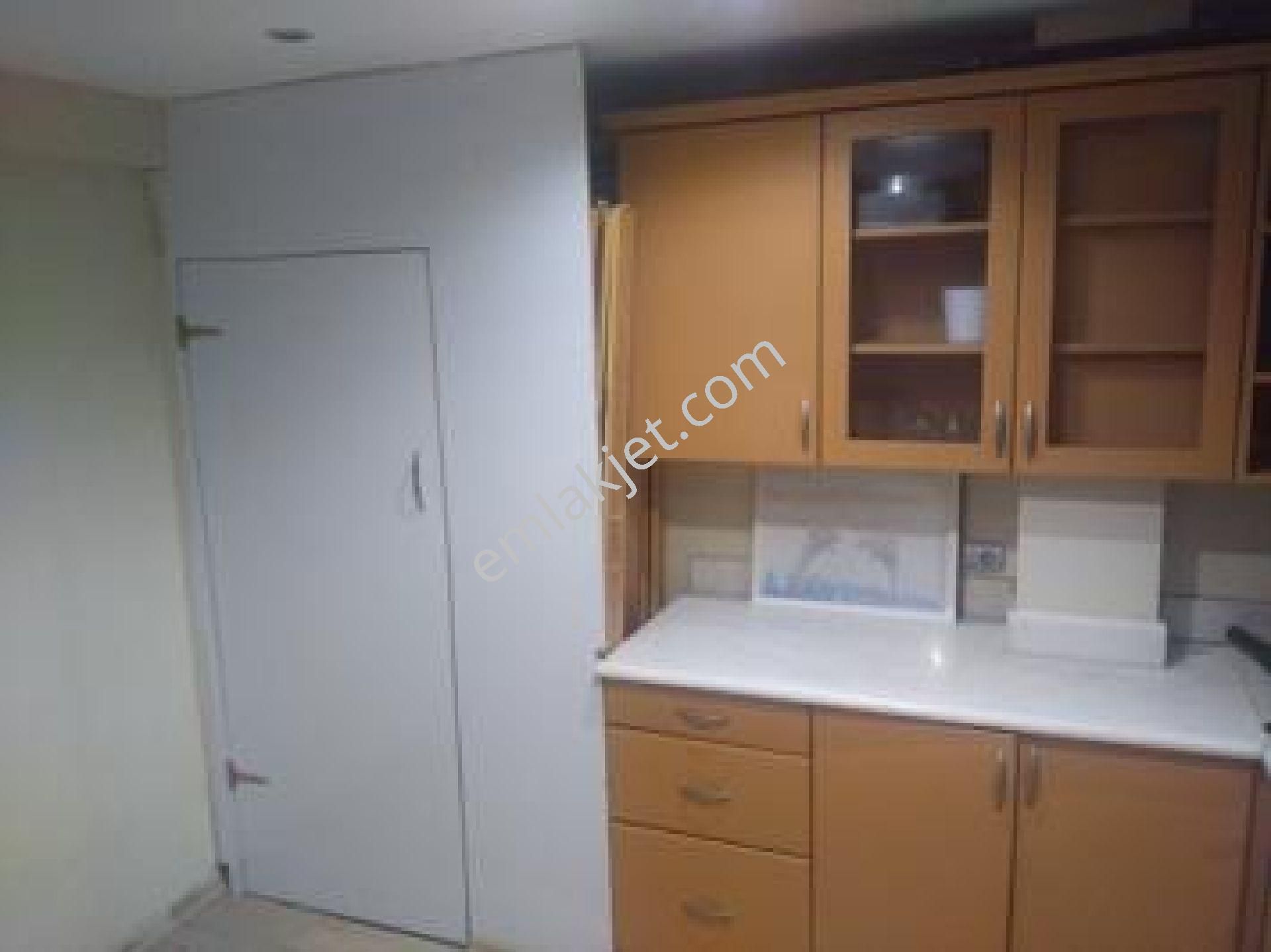 Emlakçıdan İstanbul Büyükçekmece Cumhuriyet Mahallesi 8+ Oda Kiralık