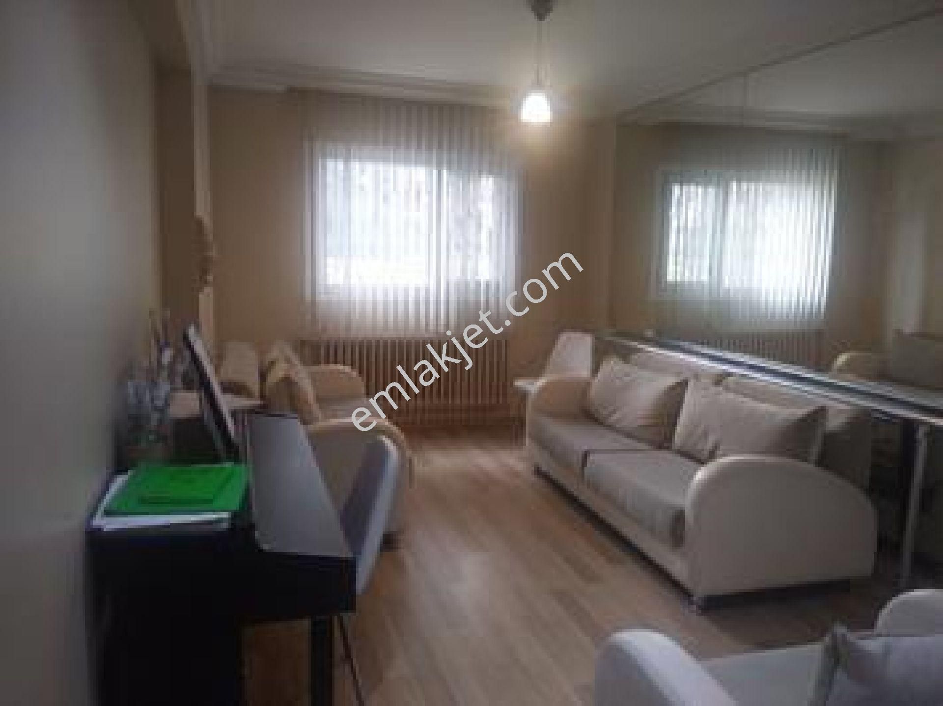 Emlakçıdan İstanbul Büyükçekmece Cumhuriyet Mahallesi 8+ Oda Kiralık