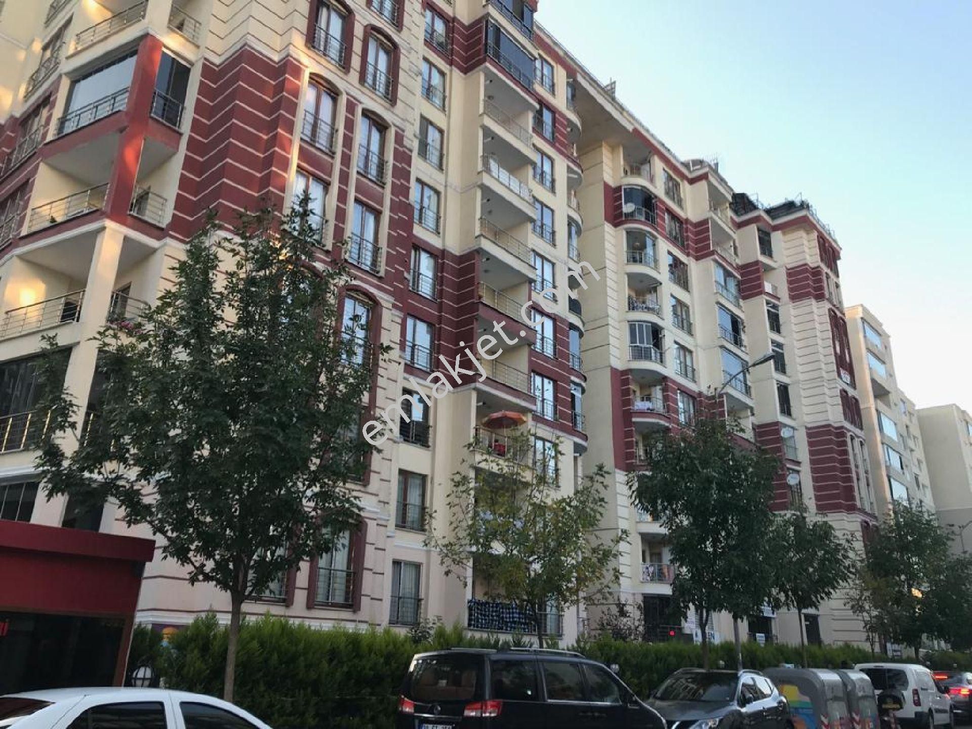 Emlakçıdan İstanbul Beylikdüzü Adnan Kahveci Mahallesi 2+1 Kiralık