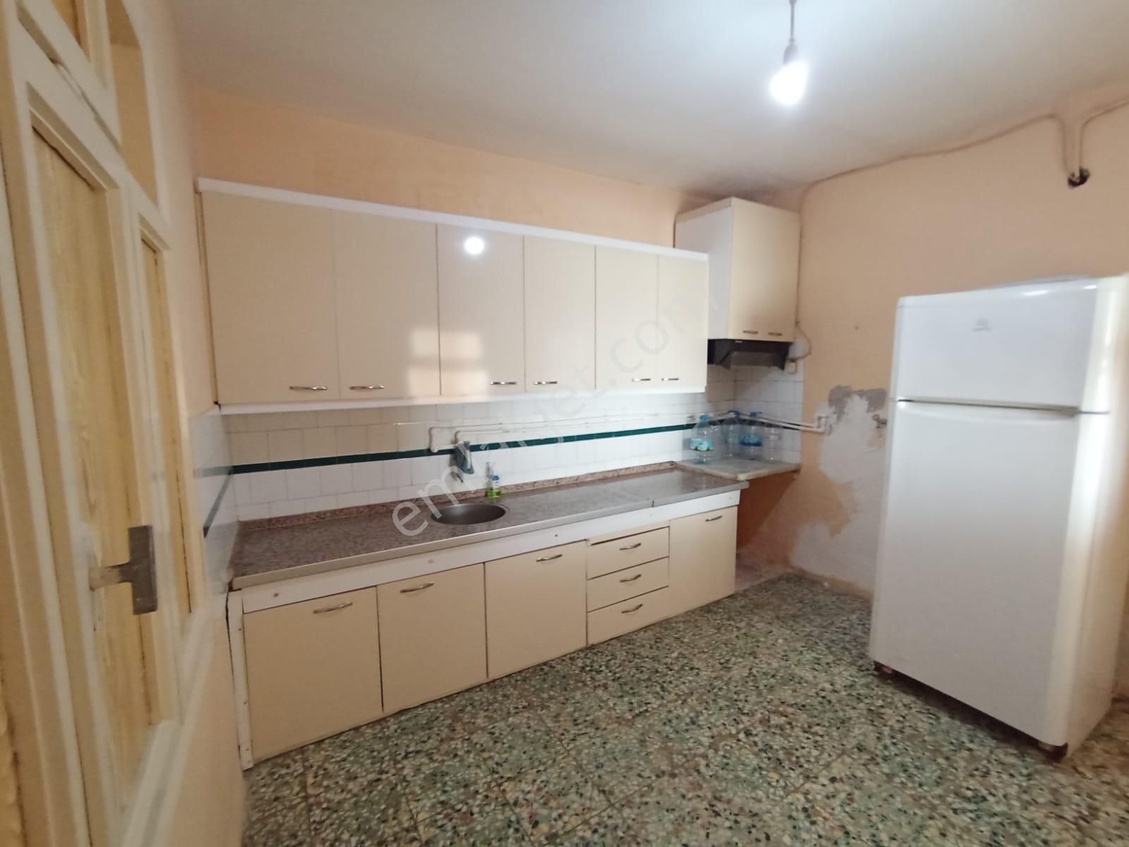Karabağlar Emrez Mh 2+1 80 M2 Giriş Kat Kiralık Daire
