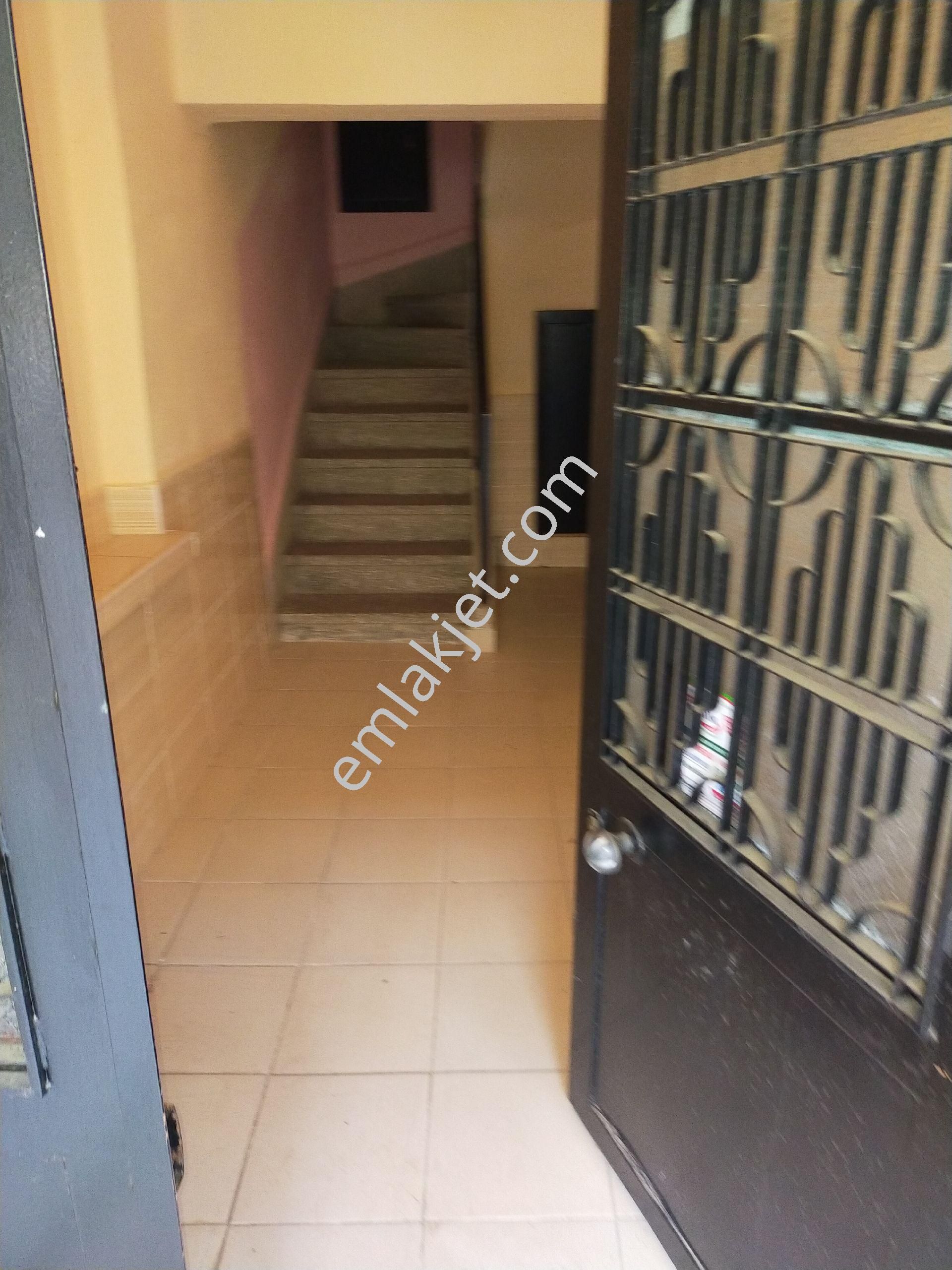 Emlakçıdan Aydın Nazilli Şirinevler Mahallesi 2+1 Kiralık Daire 400 TL