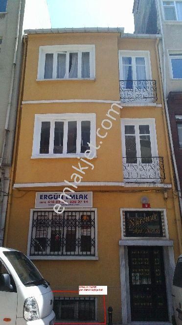 Altıyola Metrobüse Yakın 1+1 60 M2 Temiz Yarı Zemin Bekara