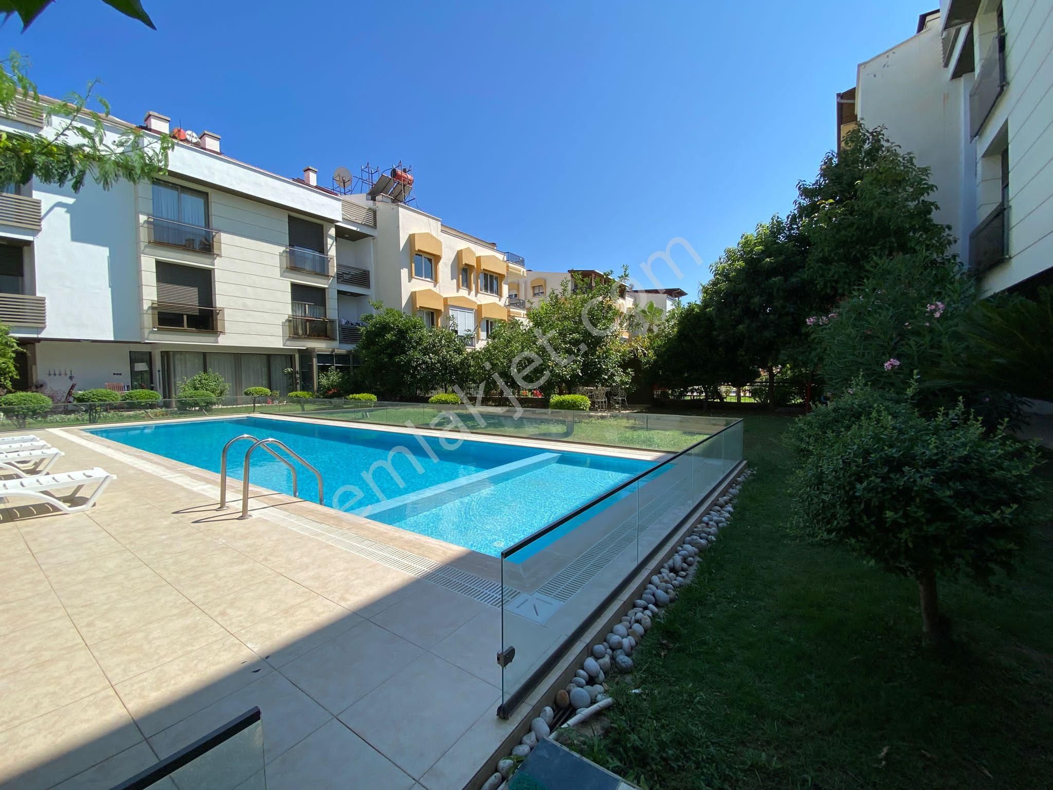 Konyaaltı Gürsu'da Denize Yakın Havuzlu Butik Sitede Full Eşyalı 1.5+1 Arakat Daire