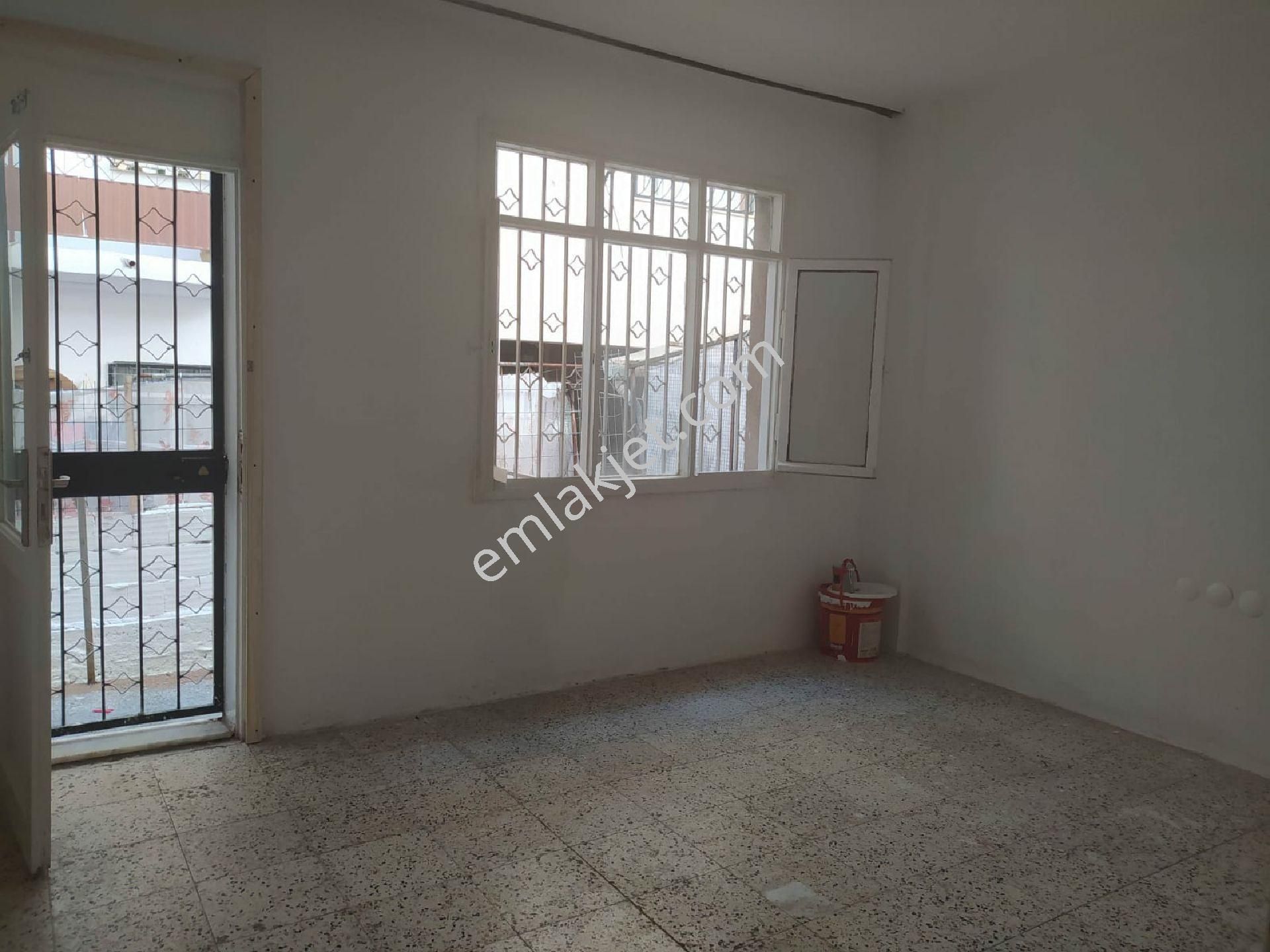 Emlakçıdan İzmir Karabağlar Bozyaka Mahallesi 2+1 Kiralık Daire 850 TL