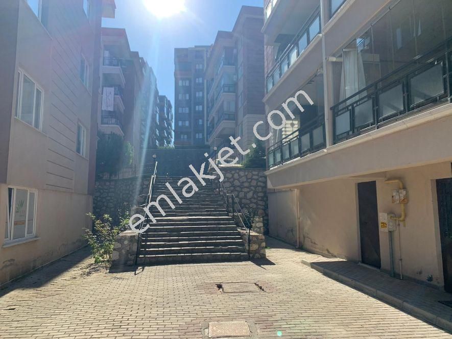 Emlakçıdan Bursa Nilüfer Dumlupınar Mahallesi 5+1 Satılık Daire 485.000