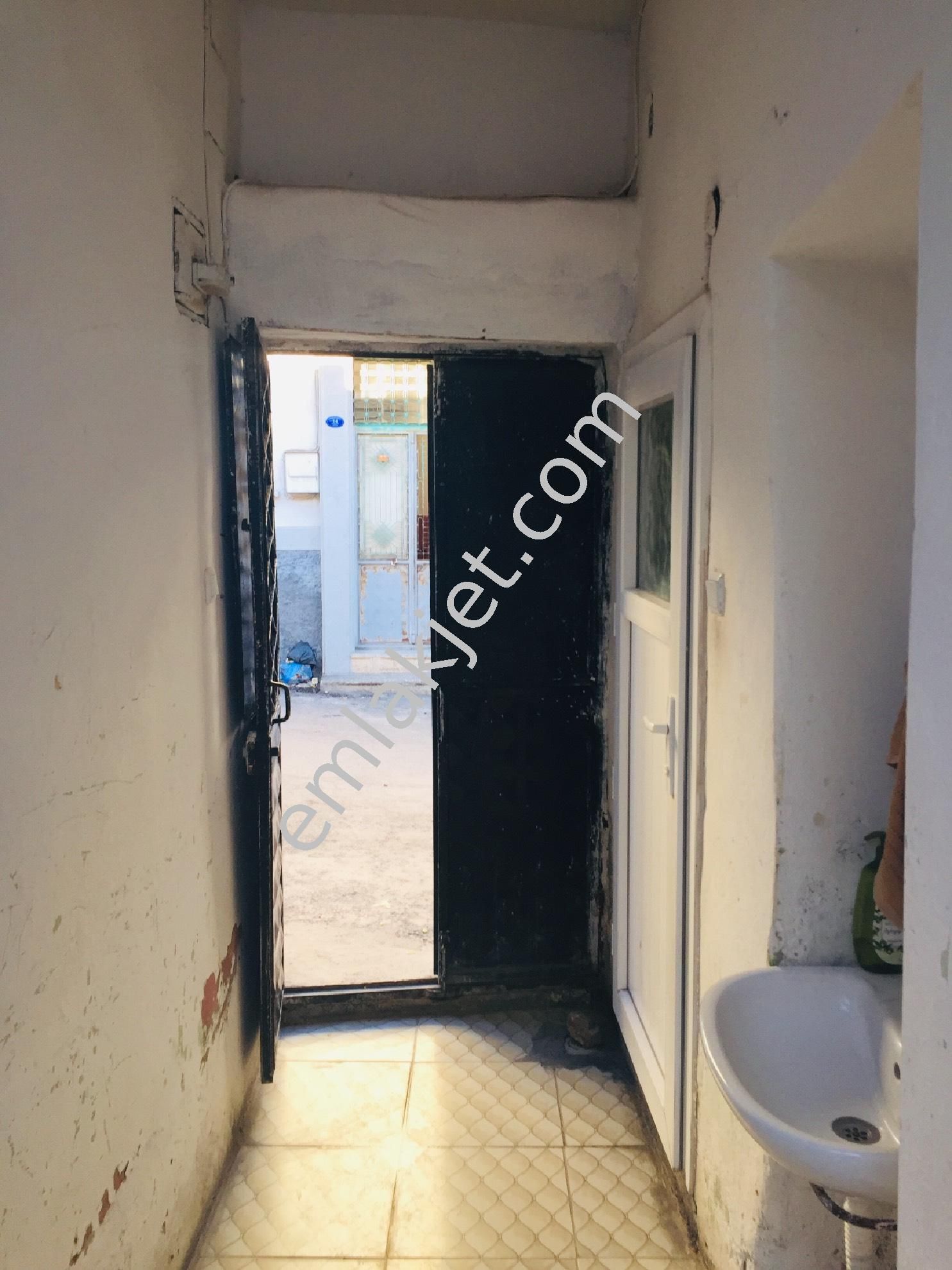 Emlakçıdan Kilis Kilis Merkez Muallim Rıfat Bilge Mahallesi 2+1 Satılık