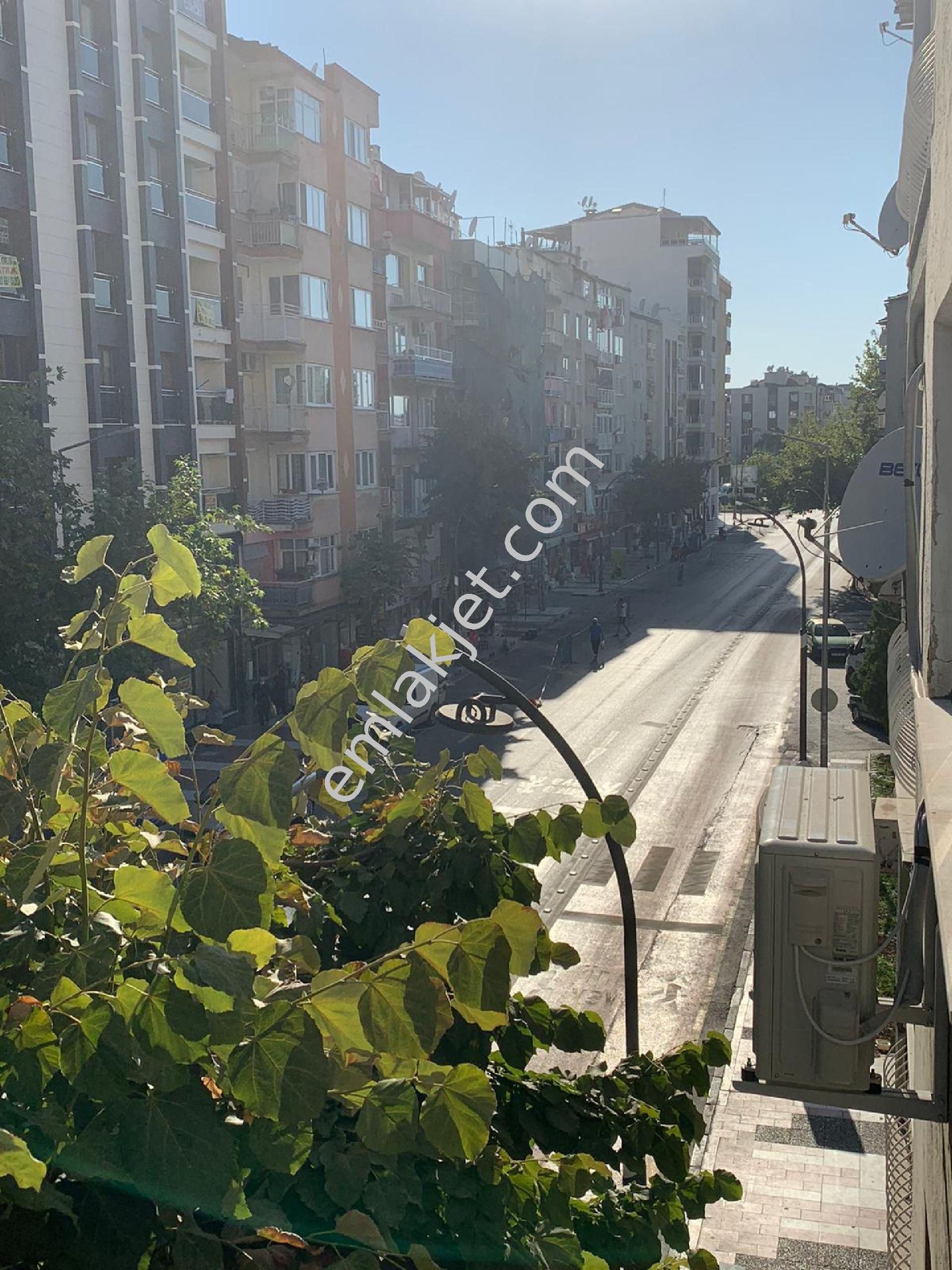 Emlakçıdan Manisa Yunusemre Topçuasım Mahallesi 2+1 Kiralık Daire 1.250