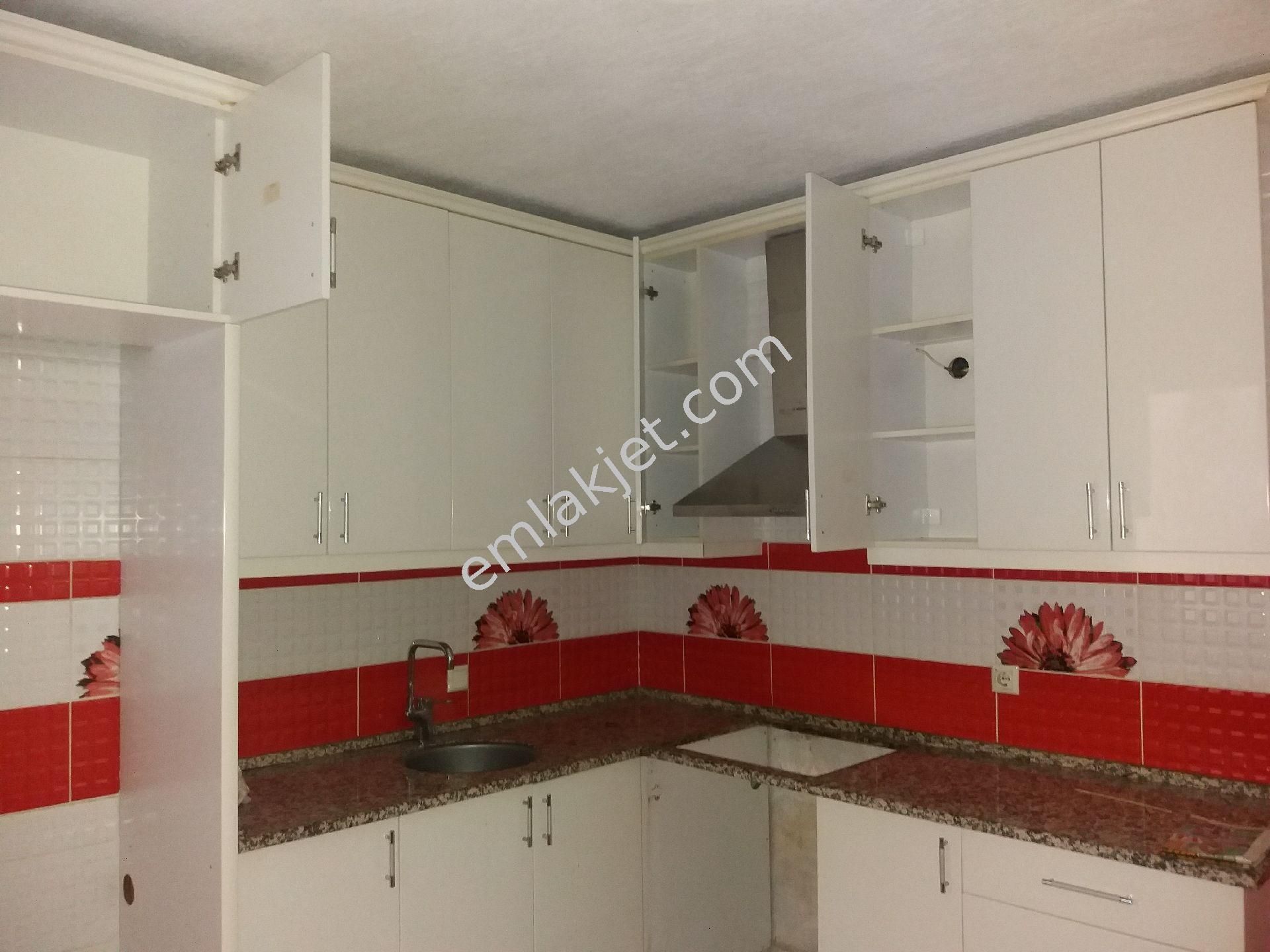 Karabaglarda 4 Katlı Binanın 2 Katı Satılık Daire 1 .ve 3 .katı
