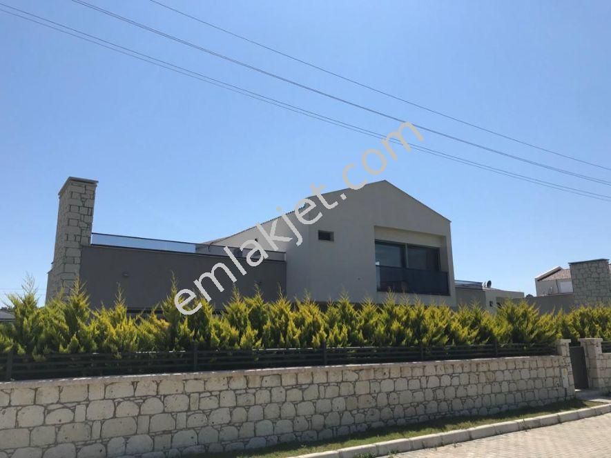 Emlakçıdan İzmir Çeşme Dalyan Mahallesi 5+2 Satılık Daire 8.500.000 TL