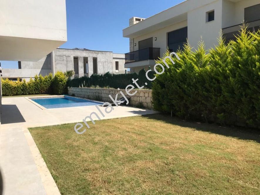 Emlakçıdan İzmir Çeşme Dalyan Mahallesi 5+2 Satılık Daire 8.500.000 TL