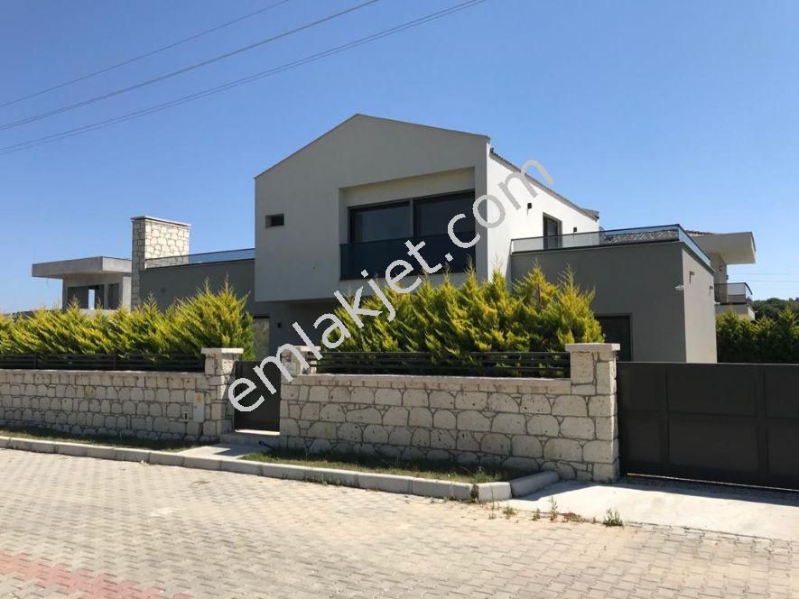 Emlakçıdan İzmir Çeşme Dalyan Mahallesi 5+2 Satılık Daire 8.500.000 TL
