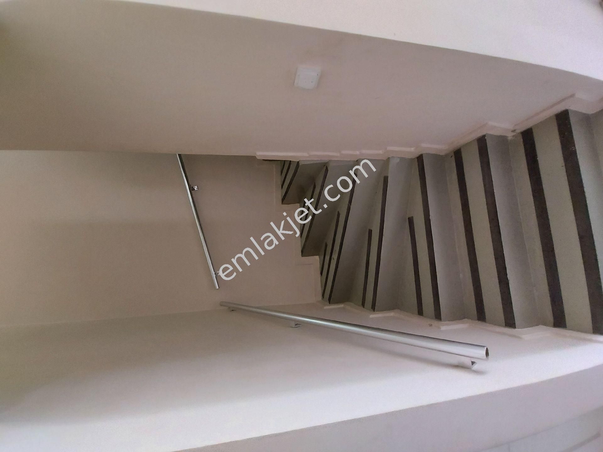 Emlakçıdan İzmir Buca Değirmendere Mahallesi 4+2 Satılık Müstakil 1.000