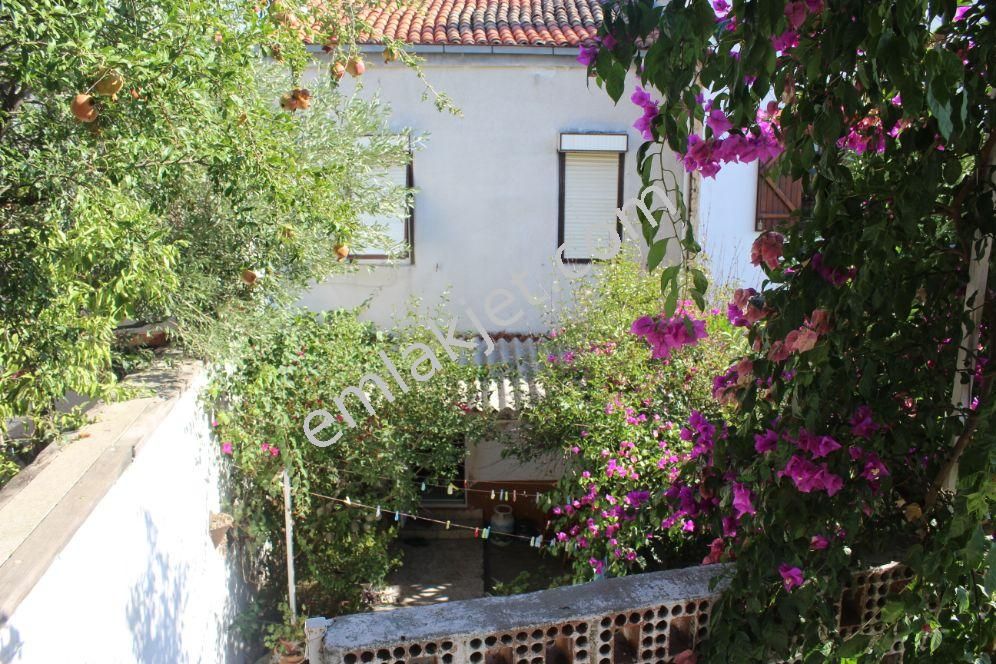 Emlakçıdan Balıkesir Ayvalık Fethiye Mahallesi 4+1 Satılık Müstakil 850