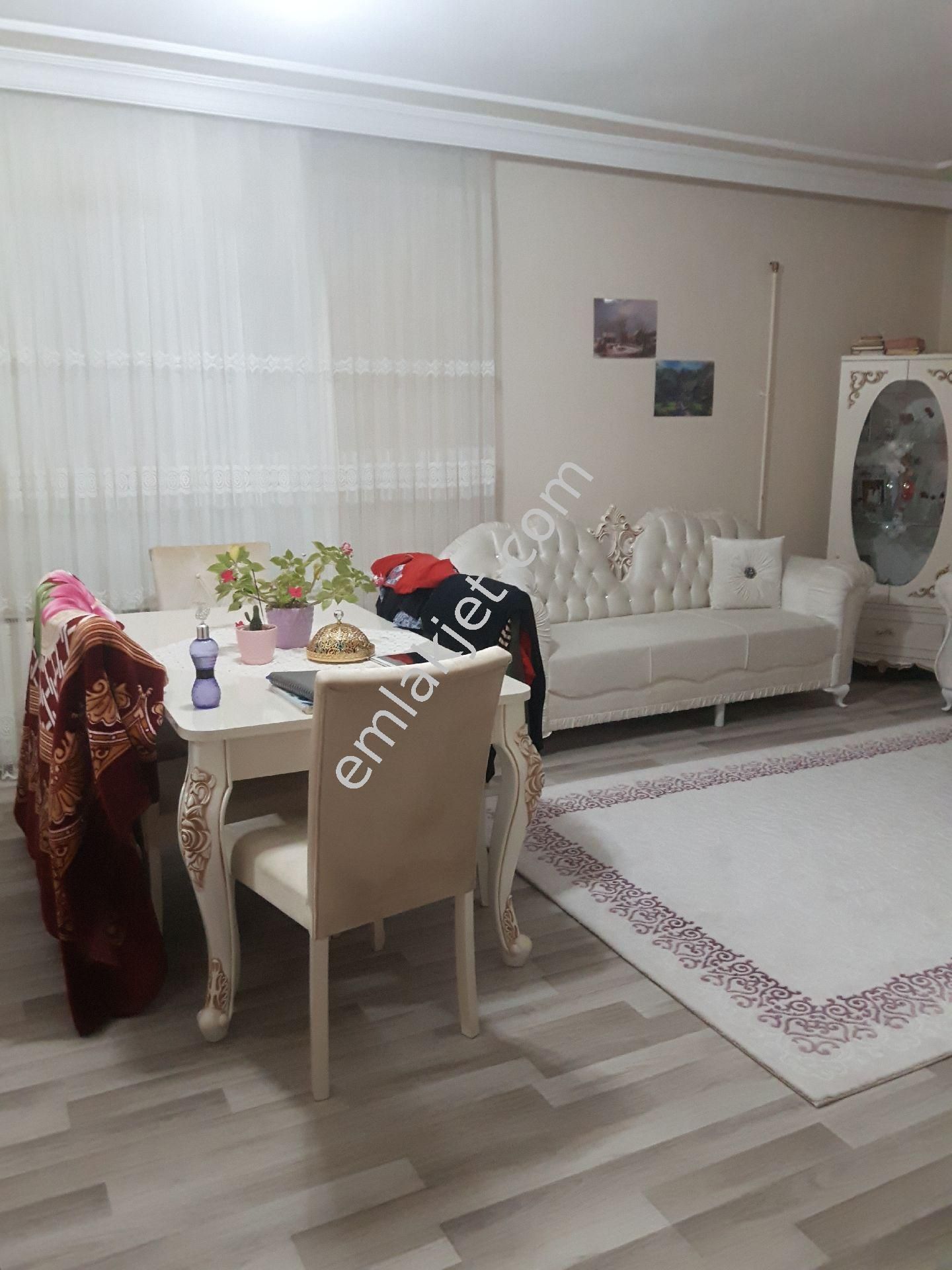 Zümrüt Mah Merkezi Konumda 4 Oda Tapulu Takasa Uygun Daire - Görsel 7