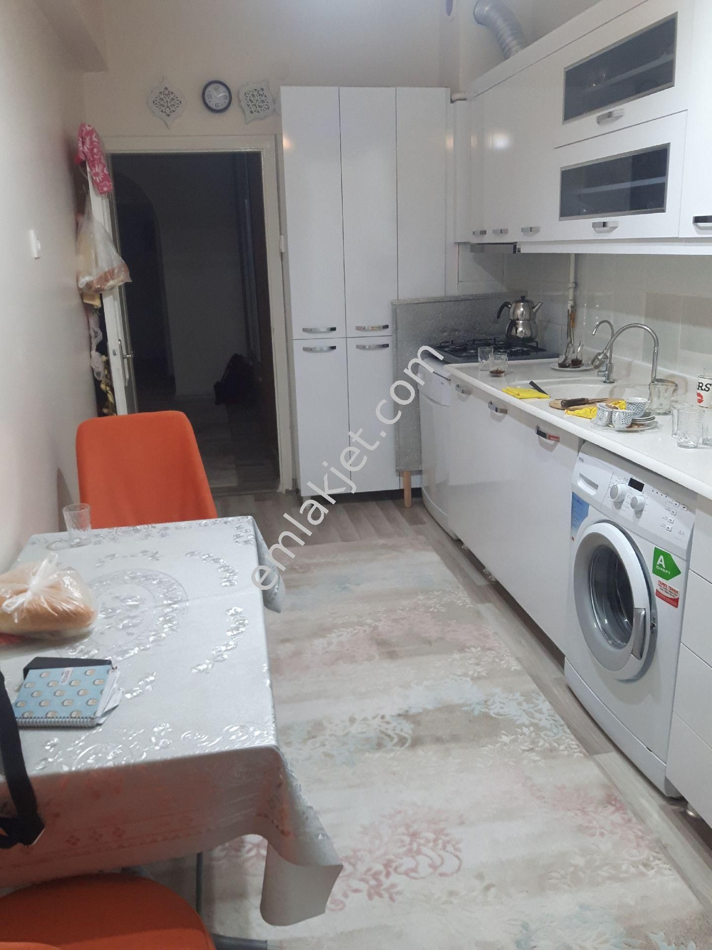 Zümrüt Mah Merkezi Konumda 4 Oda Tapulu Takasa Uygun Daire - Görsel 2