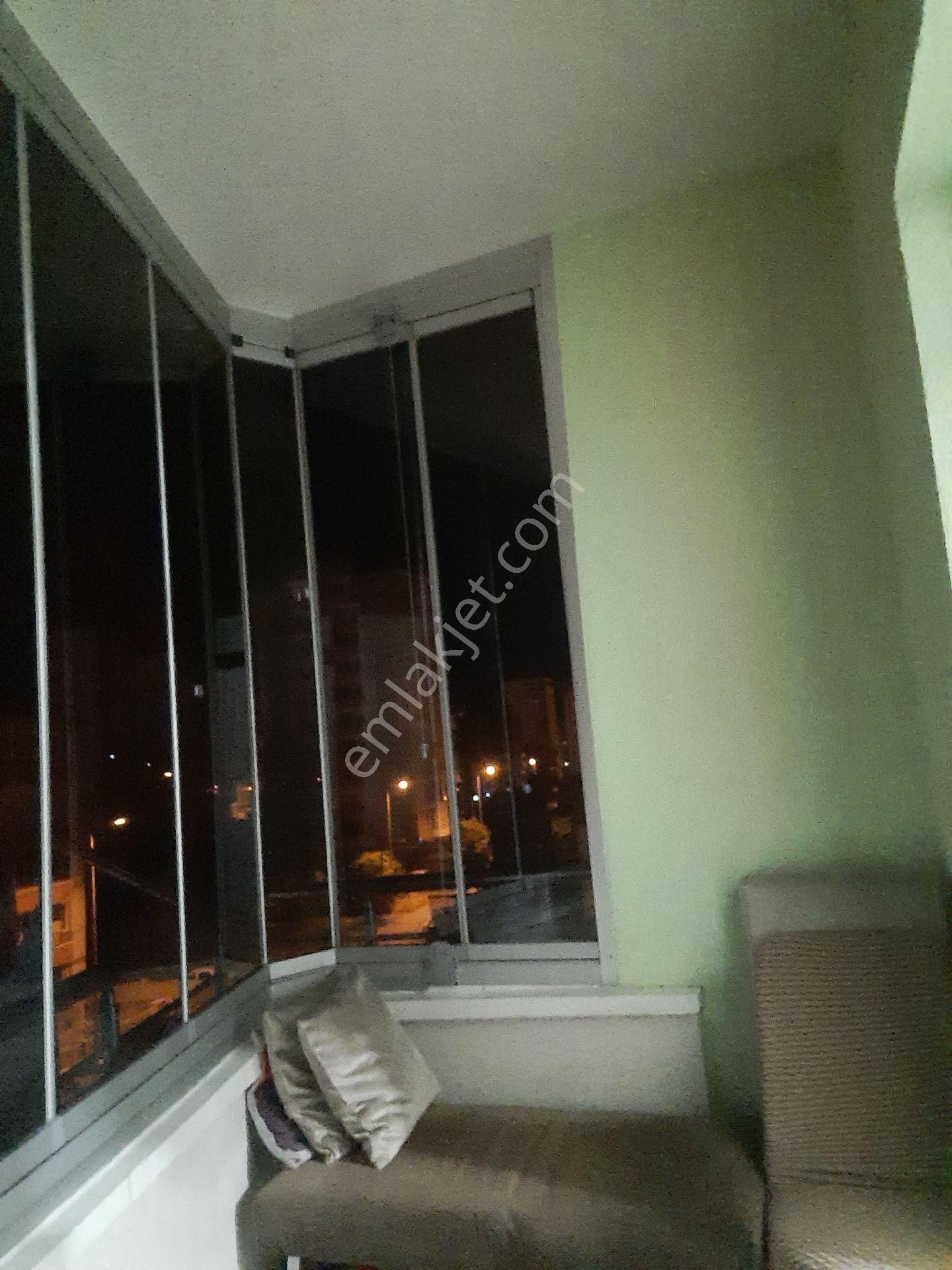 Zümrüt Mah Merkezi Konumda 4 Oda Tapulu Takasa Uygun Daire - Görsel 17