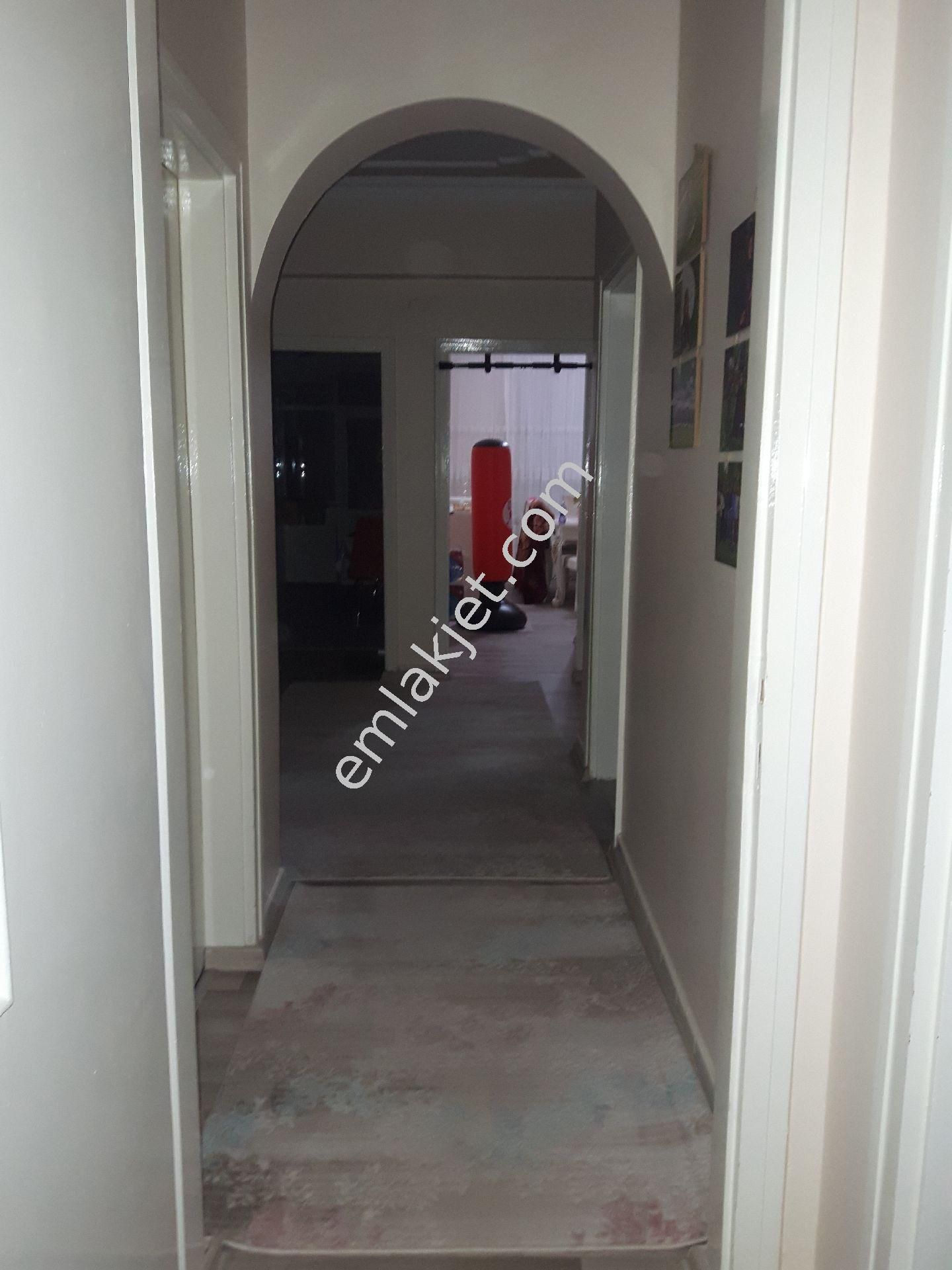 Zümrüt Mah Merkezi Konumda 4 Oda Tapulu Takasa Uygun Daire - Görsel 15