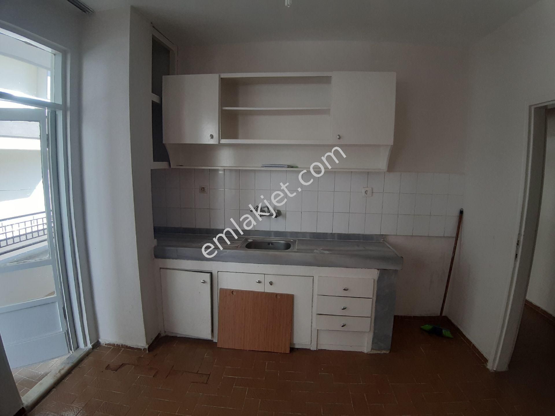 Emlakçıdan Mersin Yenişehir Hürriyet Mahallesi 2+1 Kiralık Daire 750 TL