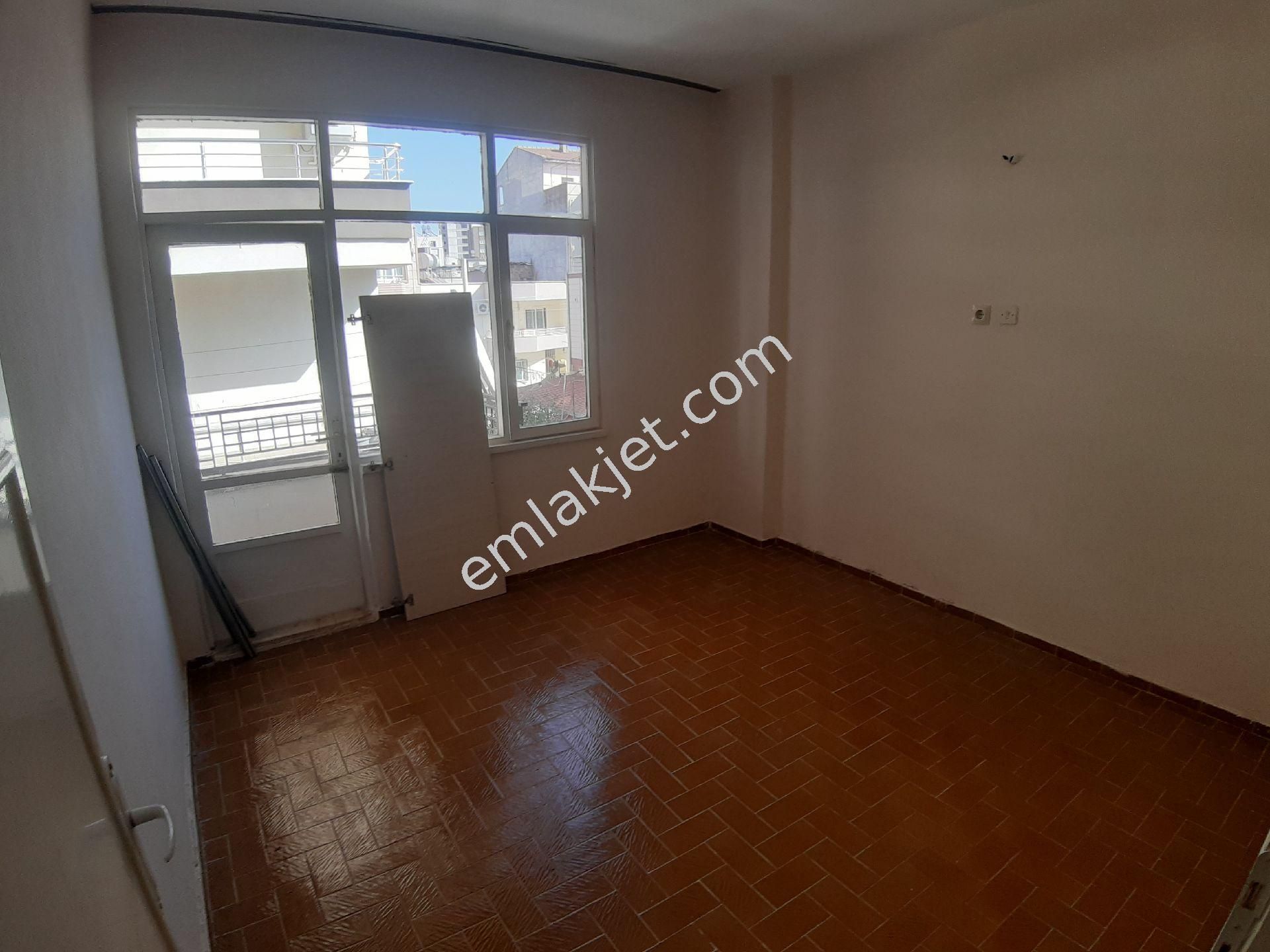 Emlakçıdan Mersin Yenişehir Hürriyet Mahallesi 2+1 Kiralık Daire 750 TL